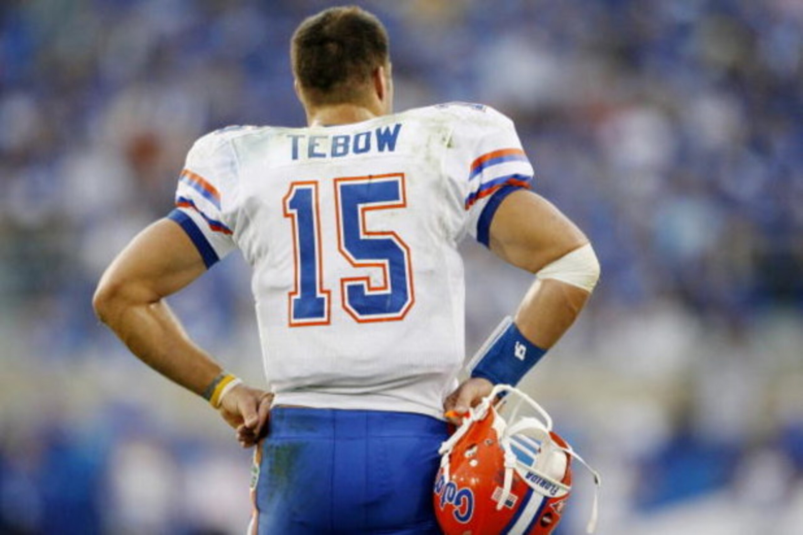 LEXINGTON, KY - SEPTEMBER 26: Quarterback Tim Tebow #15 of the Florida Gators looks up at the scoreboard during the second quarter of the game against the Kentucky Wildcats at Commonwealth Stadium on September 26, 2009 in Lexington, Kentucky. (Photo by An LEXINGTON, KY - SEPTEMBER 26: Quarterback Tim Tebow #15 of the Florida Gators looks up at the scoreboard during the second quarter of the game against the Kentucky Wildcats at Commonwealth Stadium on September 26, 2009 in Lexington, Kentucky. (Photo by An