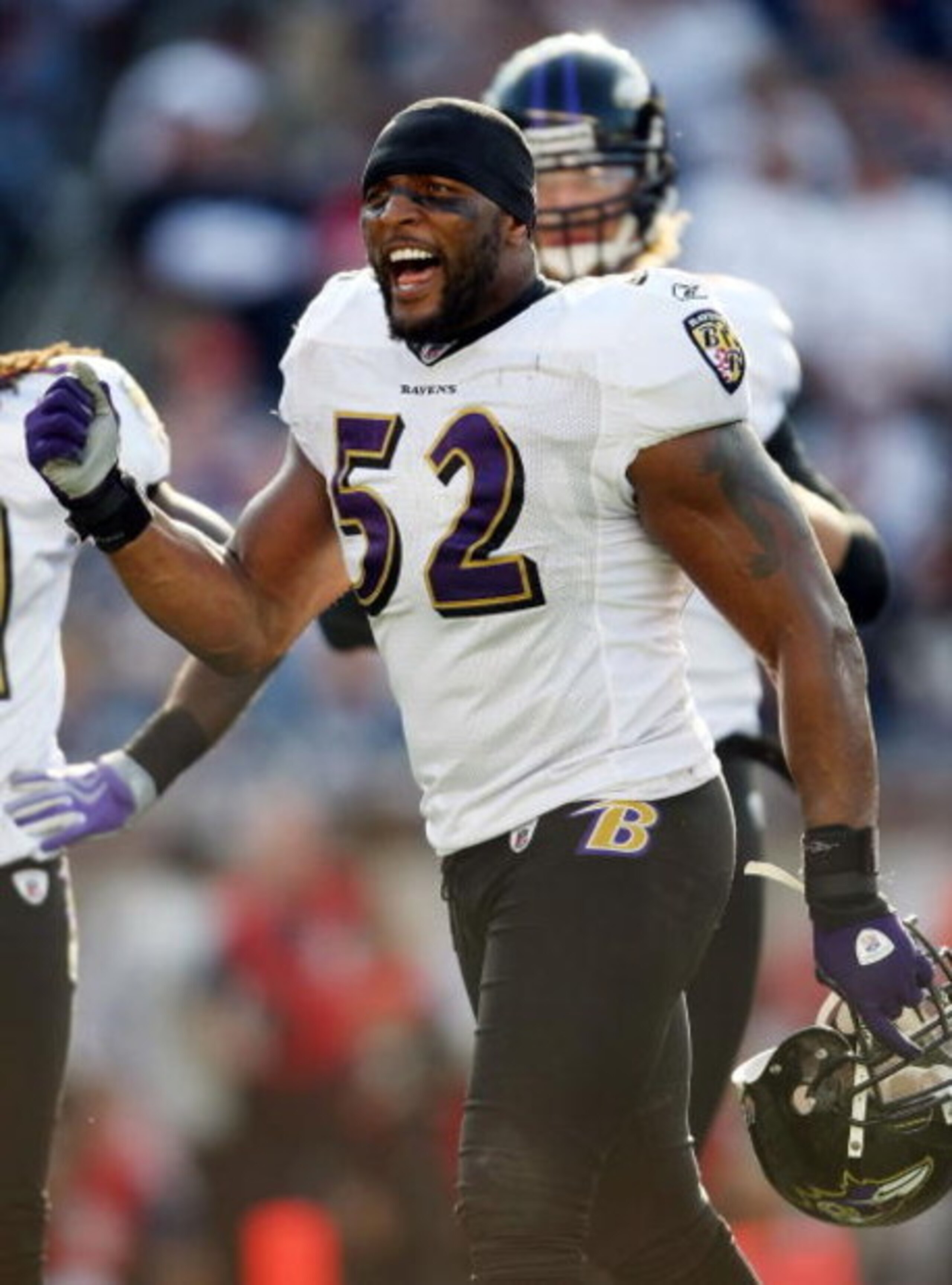 FOXBORO, MA - OCTOBER 04:  Ray Lewis #52 of the Baltimore Ravens argues a call in the fourth quarter against the New England Patriots on October 4, 2009 at Gillette Stadium in Foxboro, Massachusetts. The Patriots defeated the Ravens 27-21.  (Photo by Elsa