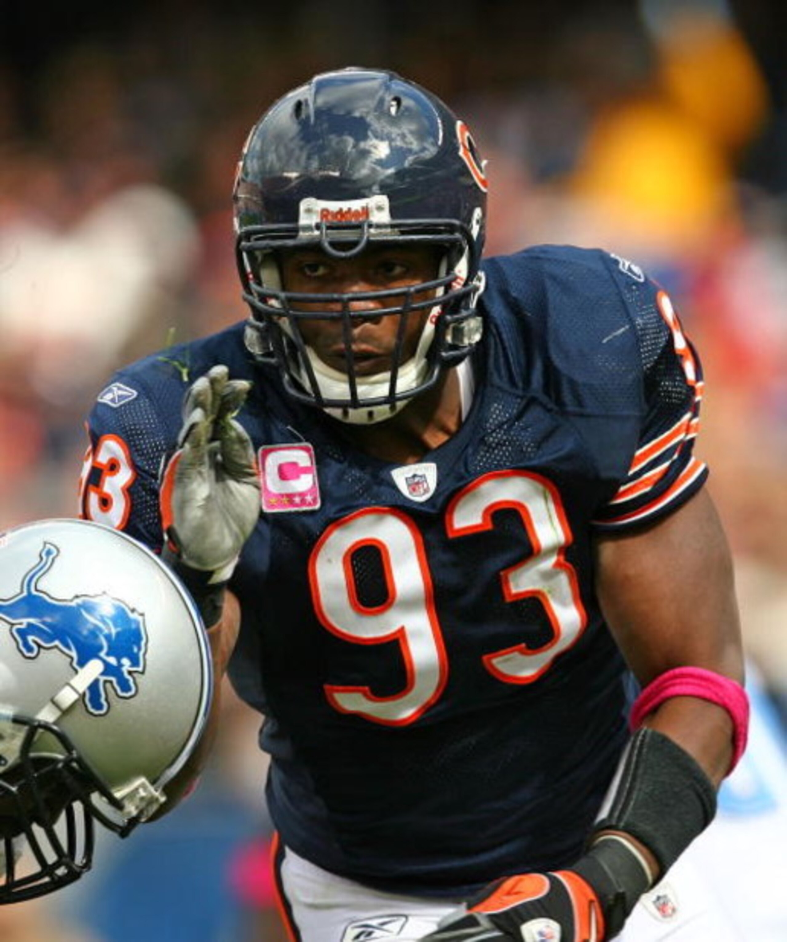 CHICAGO - OCTOBER 04: Adewale Ogunleye #93 of the Chicago Bears rushes against the Detroit Lions on October 4, 2009 at Soldier Field in Chicago, Illinois. The Bears defeated the Lions 48-24. (Photo by Jonathan Daniel/Getty Images)