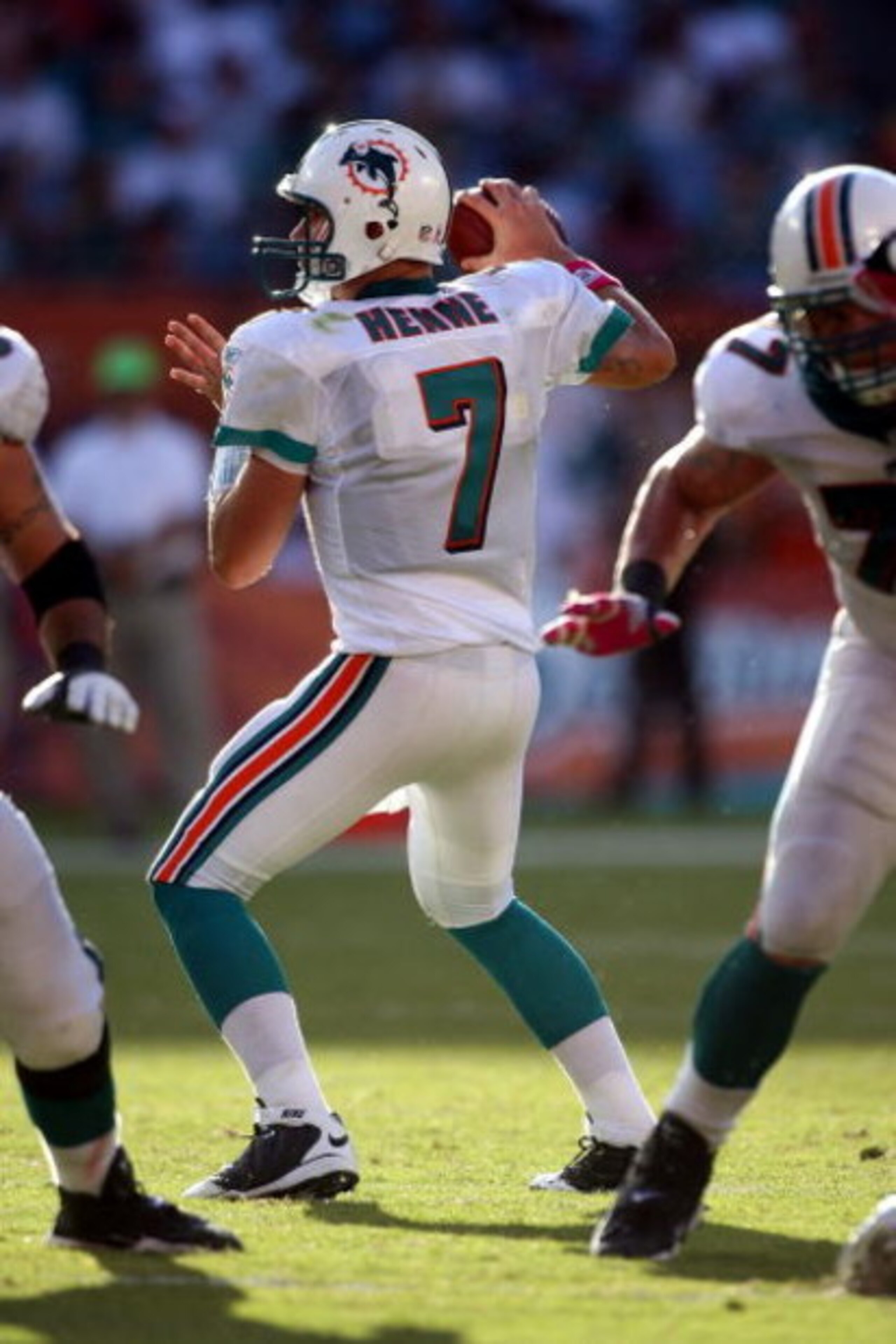 MIAMI - OCTOBER 04:  Quarterback Chad Henne #7 of the Miami Dolphins throws against the Buffalo Bills at Land Shark Stadium on October 4, 2009 in Miami, Florida. Miami defeated Buffalo 38-10.  (Photo by Marc Serota/Getty Images)
