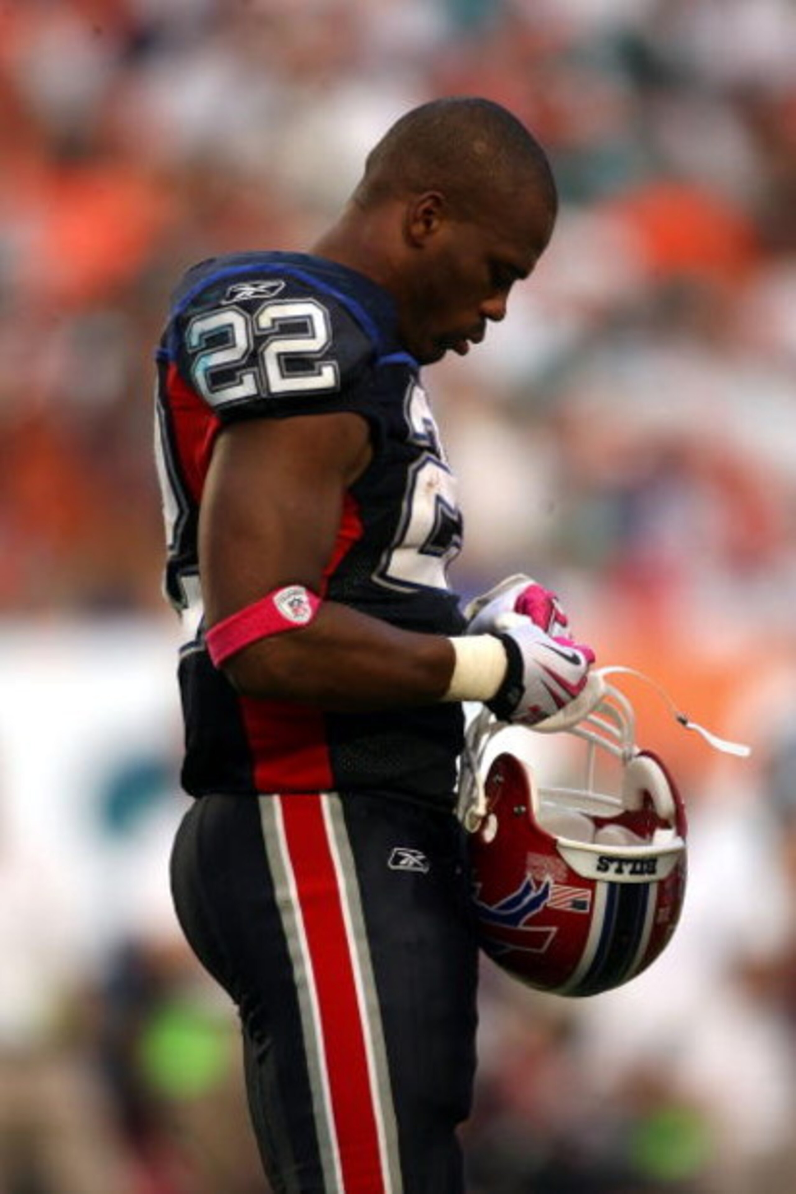 MIAMI - OCTOBER 04:  Running back Fred Jackson #22 of the Buffalo Bills during a 38-10 loss to the Miami Dolphins at Land Shark Stadium on October 4, 2009 in Miami, Florida.  (Photo by Marc Serota/Getty Images)