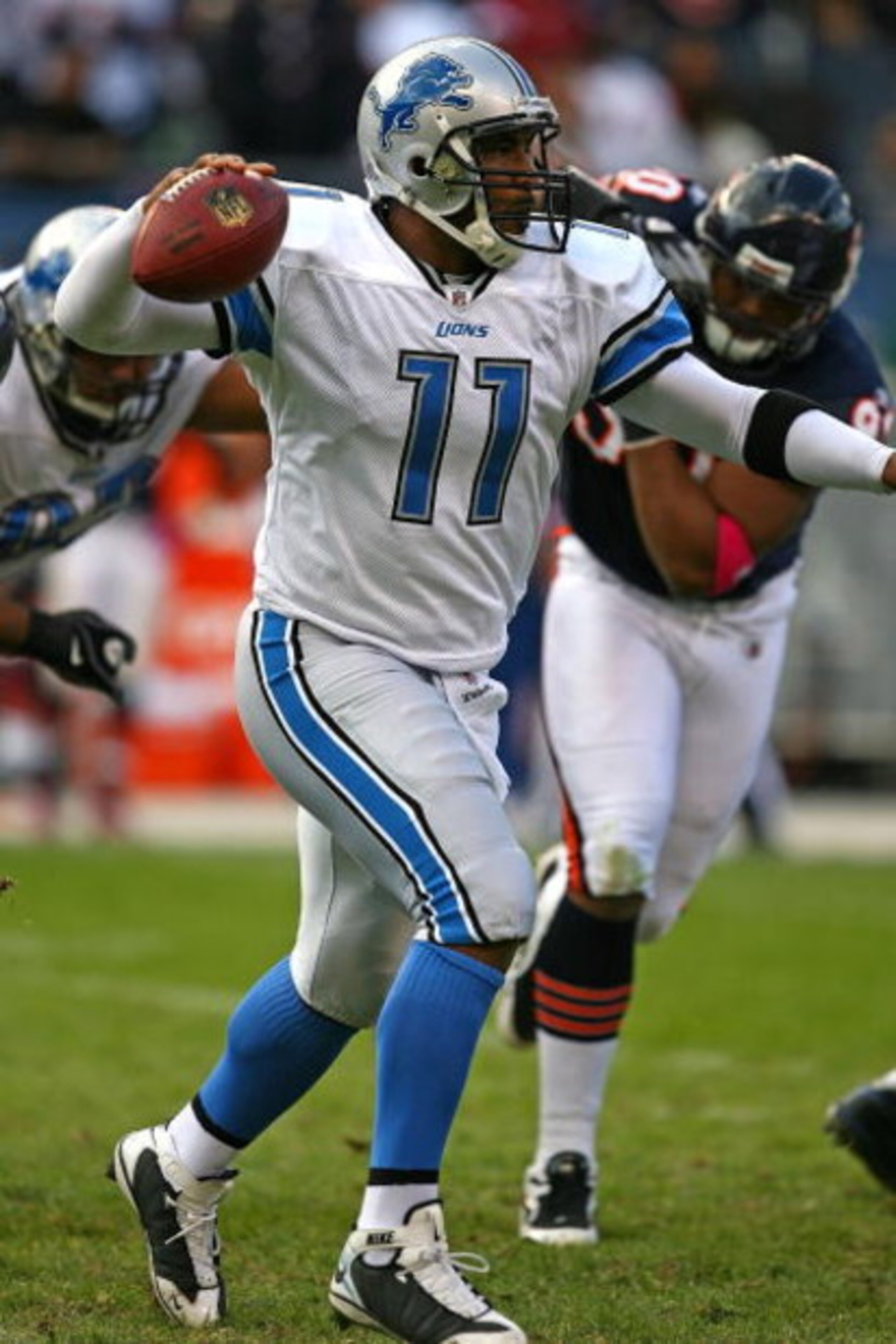 CHICAGO - OCTOBER 04: Daunte Culpepper #11 of the Detroit Lions attempts a pass against the Chicago Bears on October 4, 2009 at Soldier Field in Chicago, Illinois. The Bears defeated the Lions 48-24. (Photo by Jonathan Daniel/Getty Images)