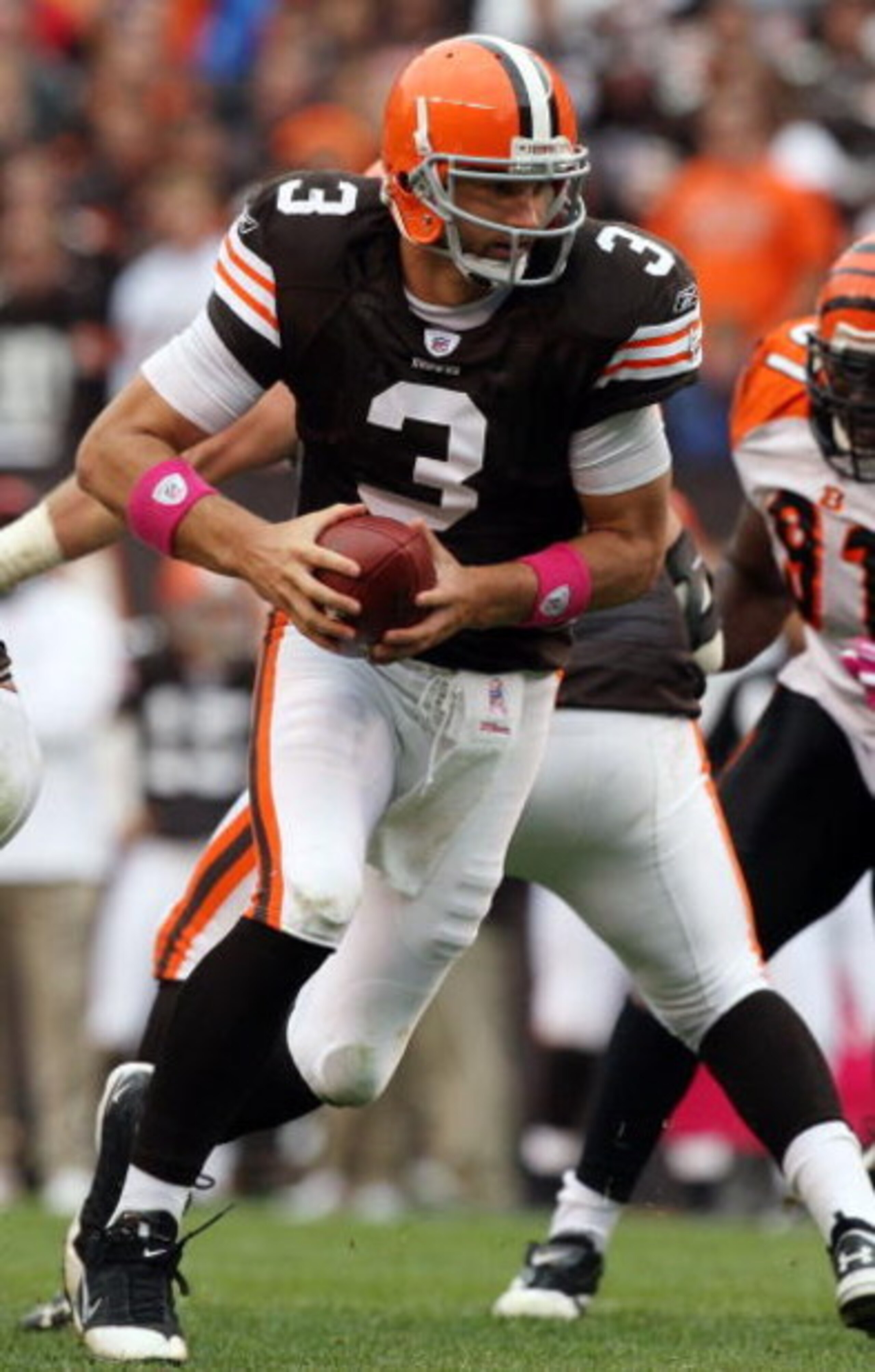 CLEVELAND - OCTOBER 04:  Derek Anderson #3 of the Cleveland Browns in action against the Cincinnati Bengals during their game at Cleveland Browns Stadium on October 4, 2009 in Cleveland, Ohio. The Bengals defeated the Browns 23-20 in overtime.  (Photo by 