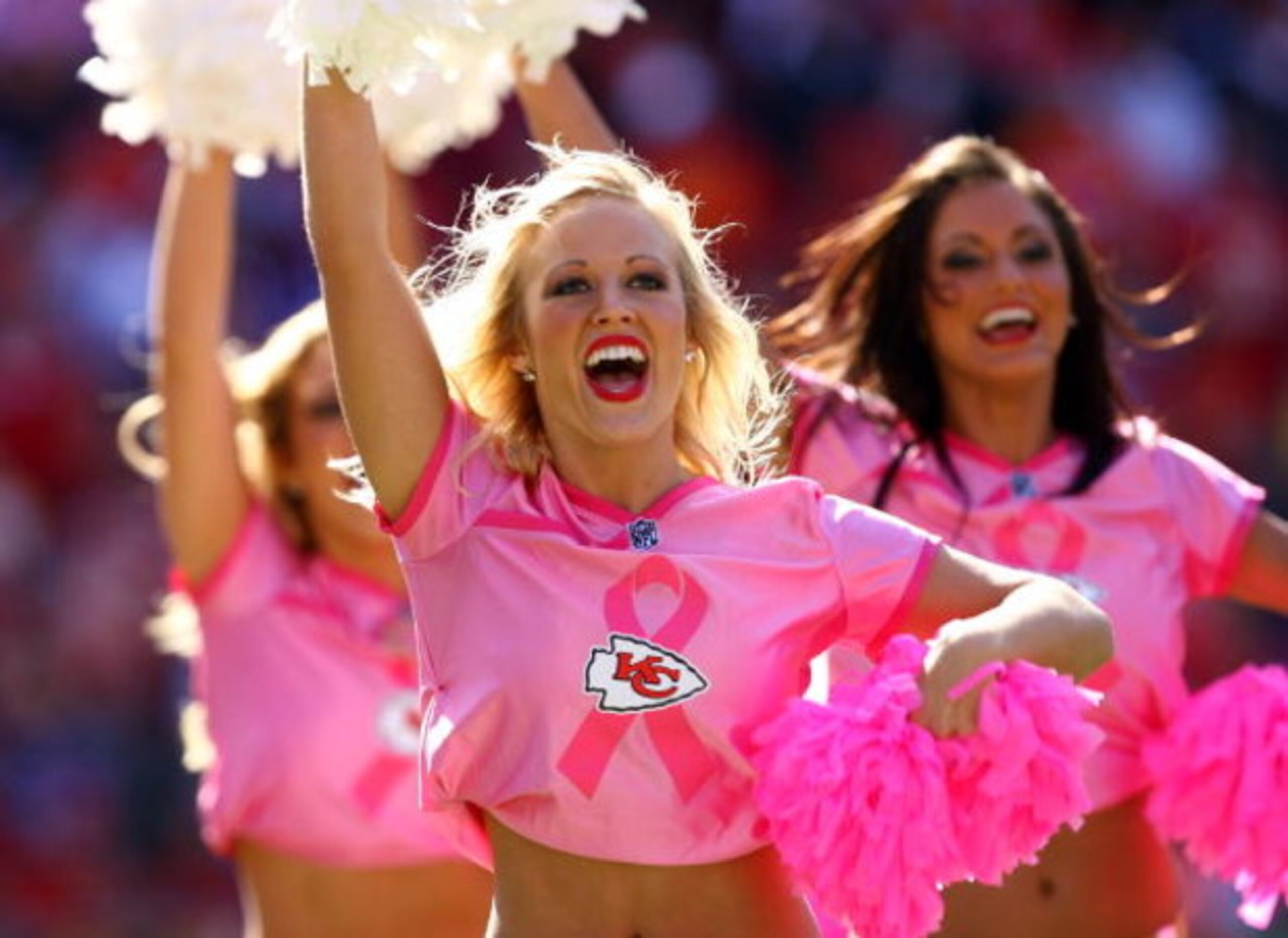 KANSAS CITY, MO - OCTOBER 04:  Kansas City Chiefs cheerleaders perform during the game against the New York Giants on October 4, 2009 at Arrowhead Stadium in Kansas City, Missouri.  (Photo by Jamie Squire/Getty Images)