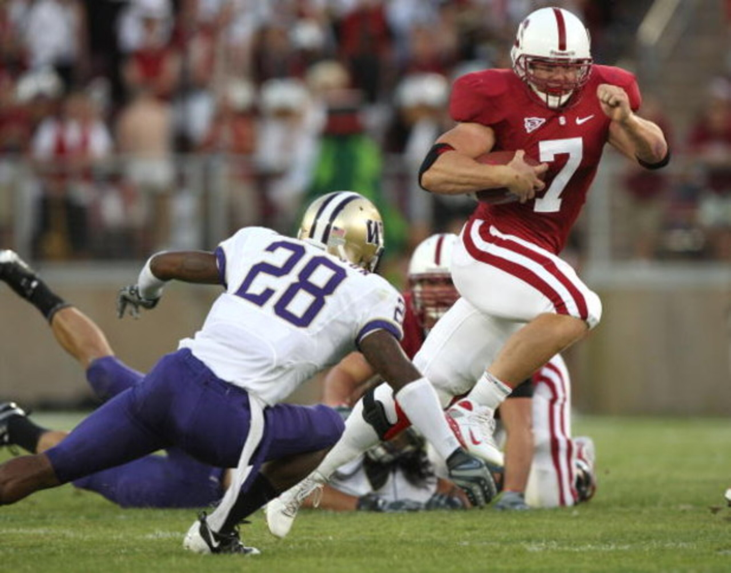 PALO ALTO, CA - SEPTEMBER 26:  Toby Gerhart #7 of the Stanford Cardinal runs for a touchdown against Tony Chidac #28 of the Washington Huskies at Stanford Stadium on September 26, 2009 in Palo Alto, California.  (Photo by Jed Jacobsohn/Getty Images)