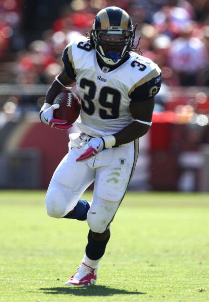 SAN FRANCISCO - OCTOBER 04:  Steven Jackson #39 of the the St. Louis Rams runs against the San Francisco 49ers during an NFL game on October 4, 2009 at Candlestick Park in San Francisco, California.  (Photo by Jed Jacobsohn/Getty Images)