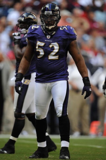 HOUSTON - NOVEMBER 09:  Linebacker Ray Lewis #52 of the Baltimore Ravens during play against the Houston Texans at Reliant Stadium on November 9, 2008 in Houston, Texas.  (Photo by Ronald Martinez/Getty Images)