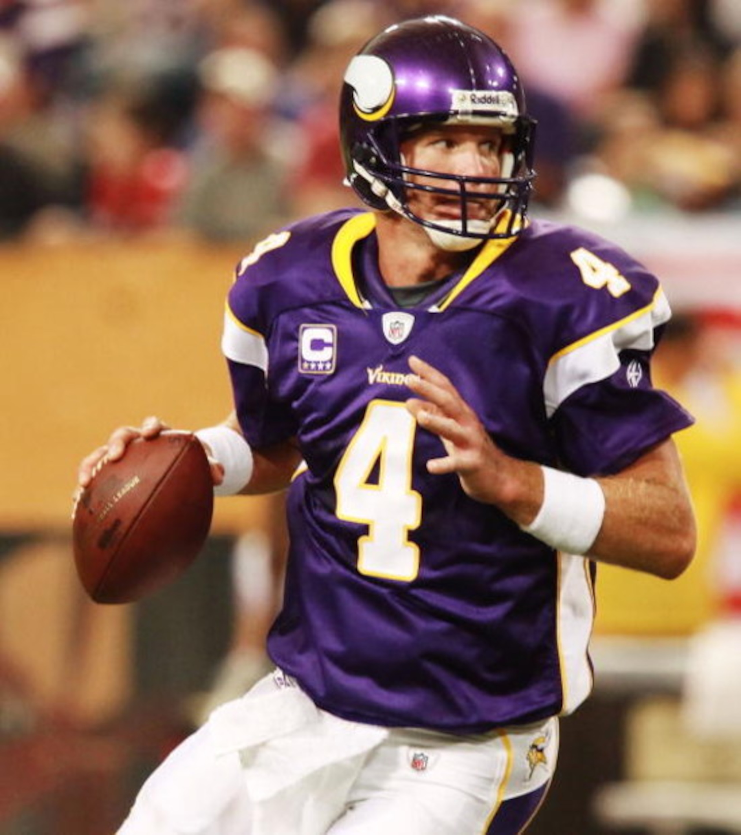 MINNEAPOLIS, MN - SEPTEMBER 27:  Quarterback Brett Favre #4 of the Minnesota Vikings prepares to throw the ball during the game against the San Francisco 49ers at Hubert H. Humphrey Metrodome on September 27, 2009 in Minneapolis, Minnesota. The Vikings de