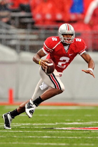 COLUMBUS, OH - SEPTEMBER 26:  Quarterback Terrelle Pryor #2 of the Ohio State Buckeyes runs with the ball against the Illinois Fighting Illini at Ohio Stadium on September 26, 2009 in Columbus, Ohio.  (Photo by Jamie Sabau/Getty Images)