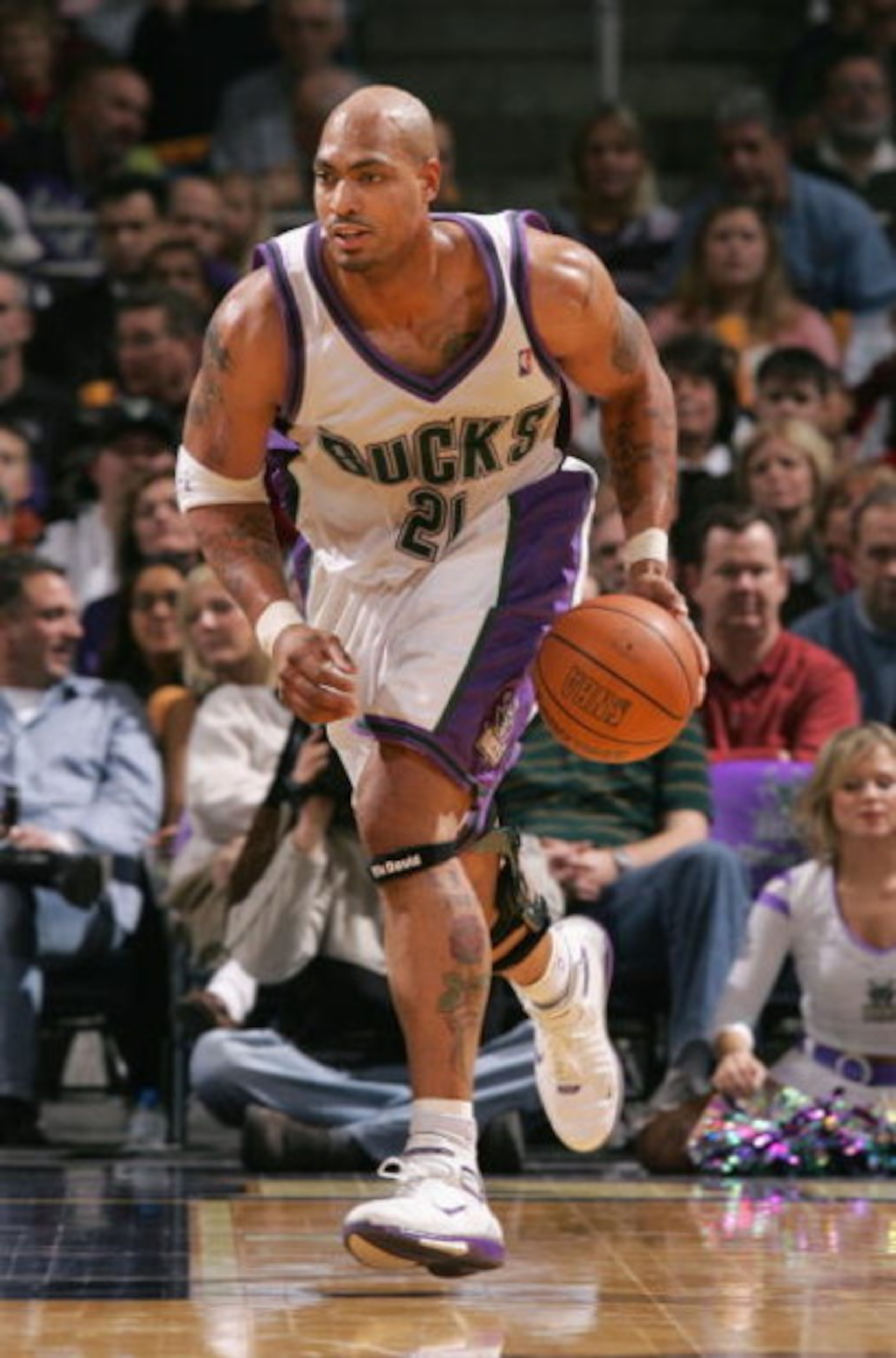 MILWAUKEE, WI - DECEMBER 28:  Marcus Fizer #21 of the Milwaukee Bucks moves the ball upcourt during the game against the Houston Rockets on December 28, 2004 at Bradley Center in Milwaukee, Wisconsin. The Bucks defeated the Rockets 115-87. NOTE TO USER: U