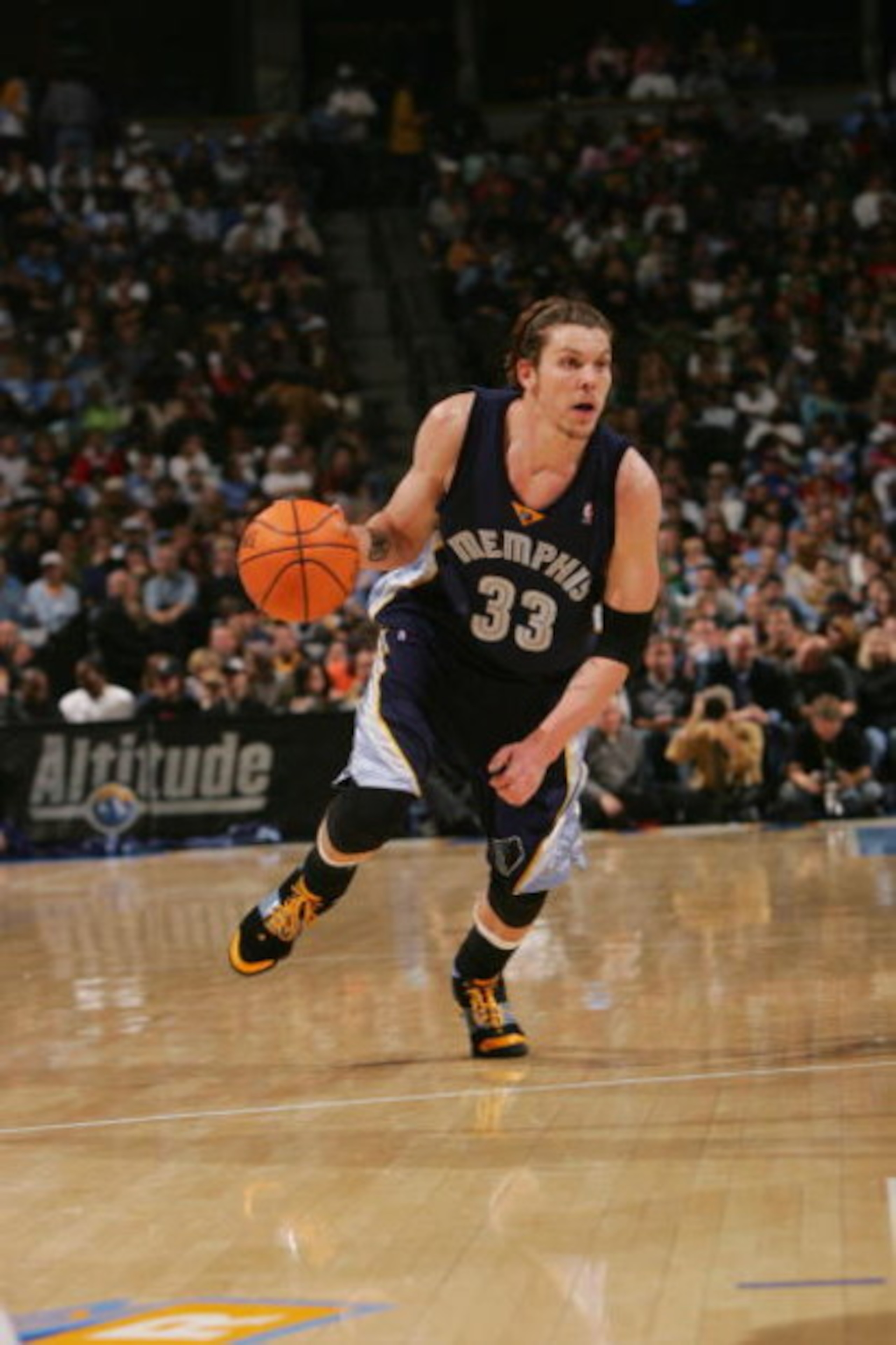 DENVER - JANUARY 22:  Mike Miller #33 of the Memphis Grizzlies controls the ball during the NBA game against the Denver Nuggets at the Pepsi Center on January 22, 2007 in Denver, Colorado. The Nuggets won 98-115. NOTE TO USER: User expressly acknowledges 