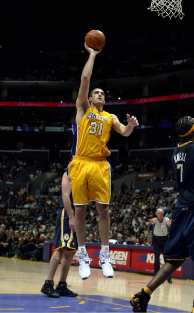 LOS ANGELES - JANUARY 9:  Chris Mihm #31 of the Los Angeles Lakers shoots a layup during the game with the Indiana Pacers at Staples Center on January 9, 2006 in Los Angeles, California. The Lakers won 96-90. NOTE TO USER: User expressly acknowledges and 
