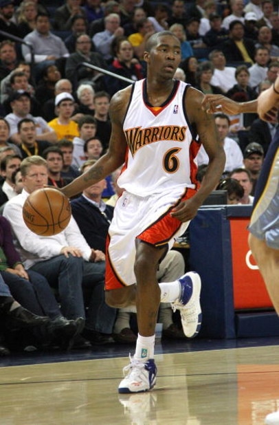 OAKLAND, CA - MARCH 30: Jamal Crawford #6 of the Golden State Warriors drives against the Memphis Grizzlies during an NBA game on March 30, 2009 at Oracle Arena in Oakland, California. NOTE TO USER: User expressly acknowledges and agrees that, by download