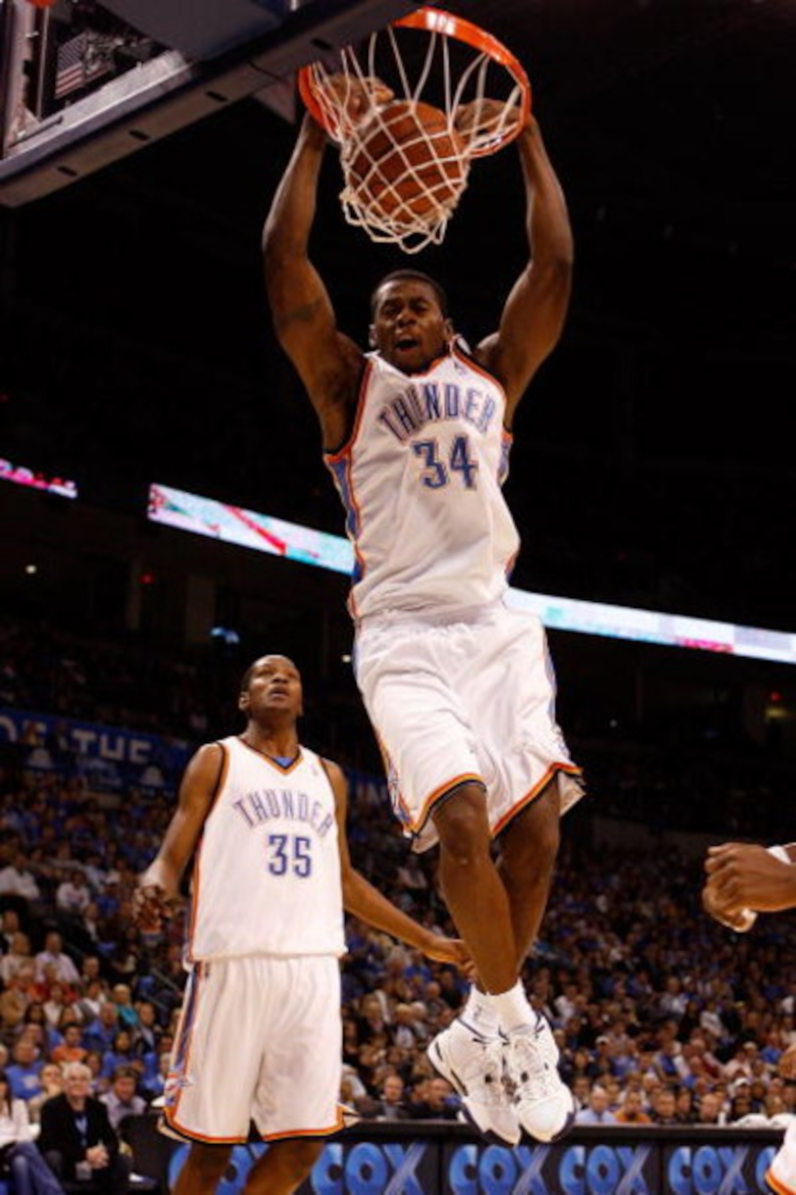 OKLAHOMA CITY - OCTOBER 29: Desmond Mason #34 of the Oklahoma City Thunder dunks the ball against the Milwaukee Bucks at the Ford Center on October 29, 2008 in Oklahoma City, Oklahoma. The Bucks defeated the Thunder 98-87.  NOTE TO USER: User expressly ac