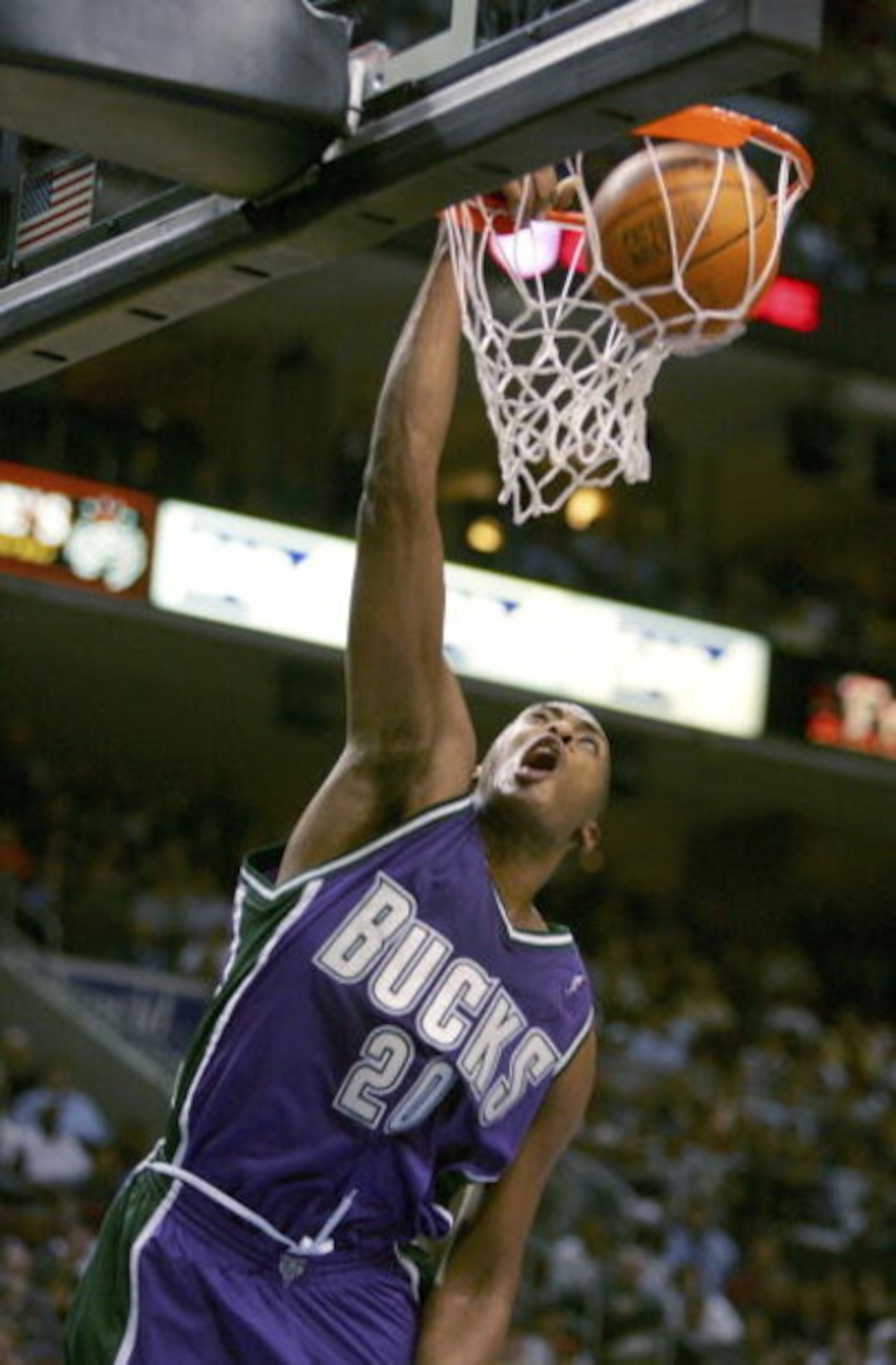 PHILADELPHIA - NOVEMBER 01:  Jamaal Magloire #20 of the Milwaukee Bucks dunks the ball during their game against the Philadelphia 76ers on November 1, 2005 at the Wachovia Center in Philadelphia, Pennsylvania. The Bucks won 117-108 in overtime. NOTE TO US