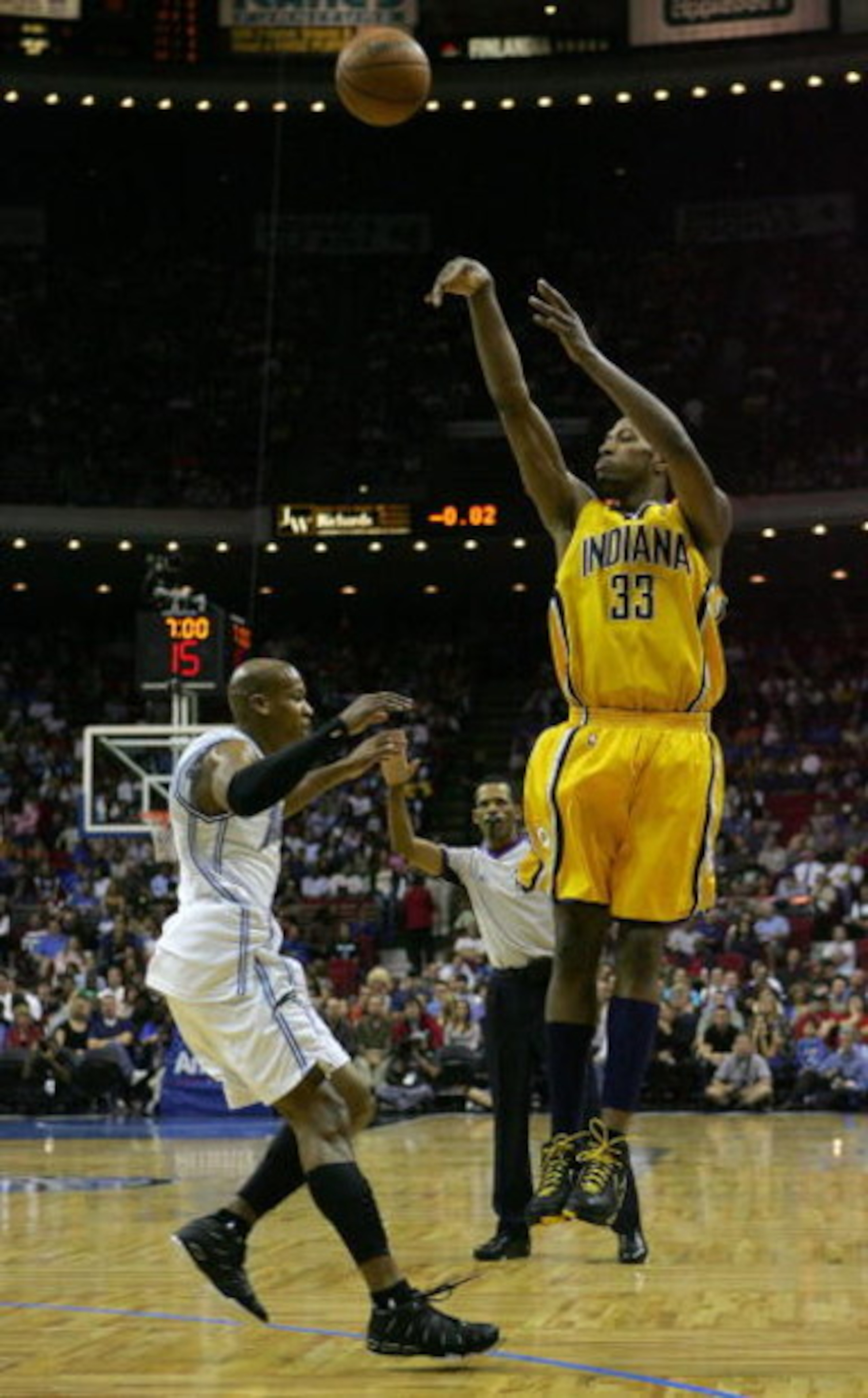 ORLANDO, FL - DECEMBER 07: Danny Granger #33 of the Indiana Pacers shoots over Maurice Evans #1 of the Orlando Magic at Amway Arena on December 7, 2007 in Orlando, Florida. NOTE TO USER: User expressly acknowledges and agrees that, by downloading and or ORLANDO, FL - DECEMBER 07: Danny Granger #33 of the Indiana Pacers shoots over Maurice Evans #1 of the Orlando Magic at Amway Arena on December 7, 2007 in Orlando, Florida. NOTE TO USER: User expressly acknowledges and agrees that, by downloading and or
