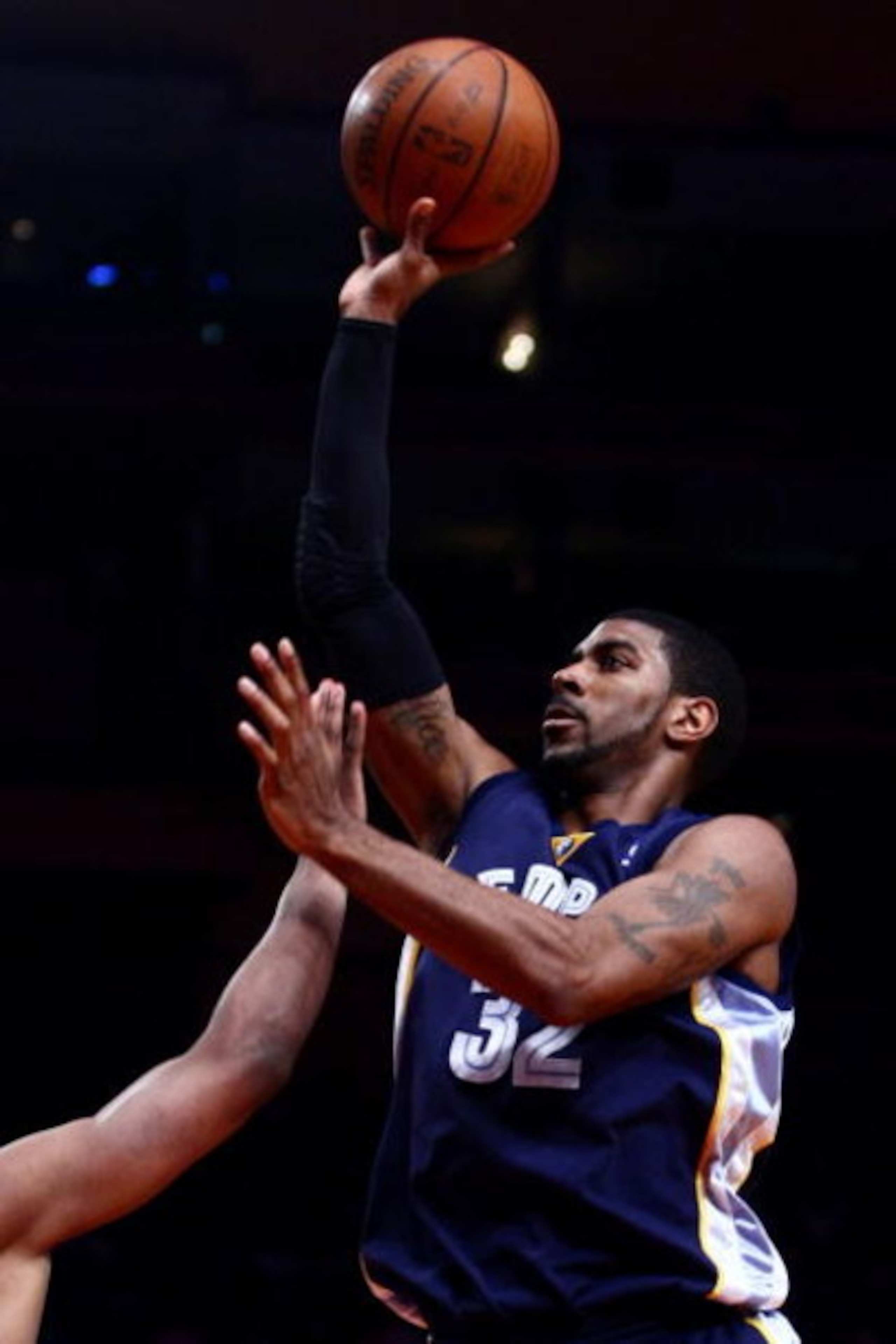 NEW YORK - JANUARY 23: O.J. Mayo #32 of the Memphis Grizzlies goes up for a shot during the game against the New York Knicks at Madison Square Garden January 23, 2009 in New York City. NOTE TO USER: User expressly acknowledges and agrees that, by downloa NEW YORK - JANUARY 23: O.J. Mayo #32 of the Memphis Grizzlies goes up for a shot during the game against the New York Knicks at Madison Square Garden January 23, 2009 in New York City. NOTE TO USER: User expressly acknowledges and agrees that, by downloa