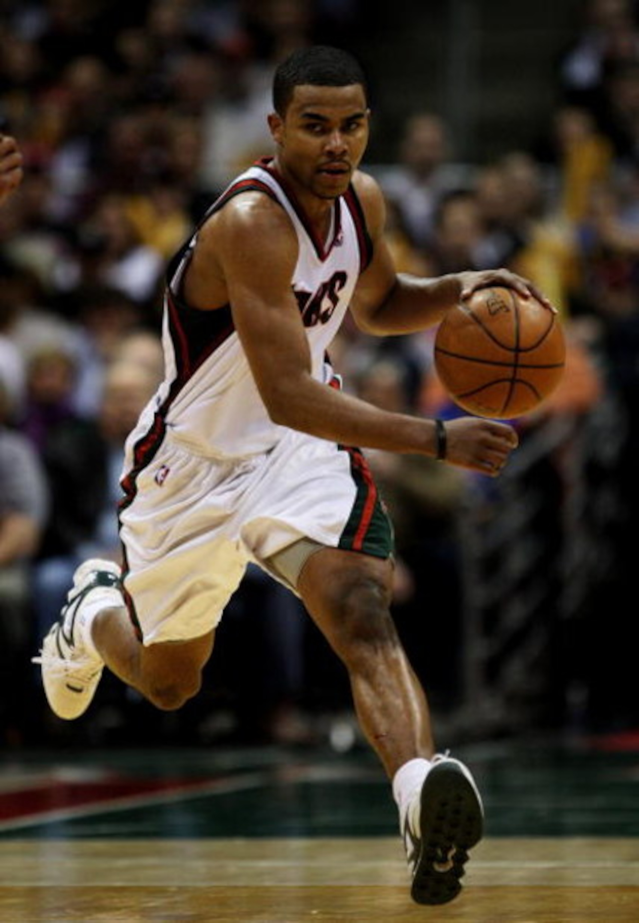 MILWAUKEE - FEBRUARY 07: Ramon Sessions #7 of the Milwaukee Bucks brings the ball upcourt against the Detroit Pistons on February 7, 2009 at the Bradley Center in Milwaukee, Wisconsin. The Pistons defeated the Bucks 126-121 in overtime. NOTE TO USER: User MILWAUKEE - FEBRUARY 07: Ramon Sessions #7 of the Milwaukee Bucks brings the ball upcourt against the Detroit Pistons on February 7, 2009 at the Bradley Center in Milwaukee, Wisconsin. The Pistons defeated the Bucks 126-121 in overtime. NOTE TO USER: User