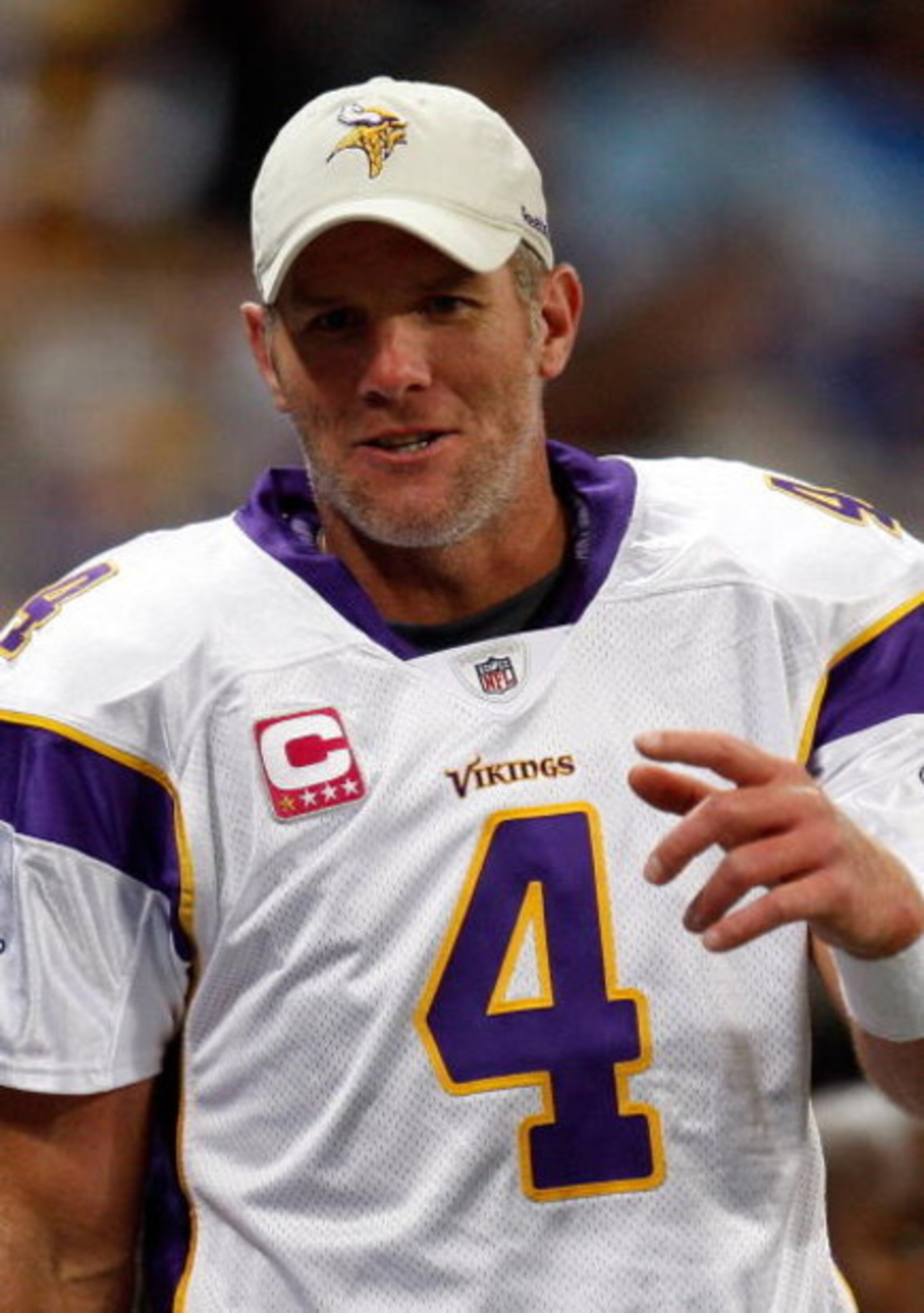 ST. LOUIS - OCTOBER 11:  :  :  :  :  :  Quarterback Brett Favre #4 of the Minnesota Vikings at Edward Jones Dome on October 11, 2009 in St. Louis, Missouri.  (Photo by Ronald Martinez/Getty Images)