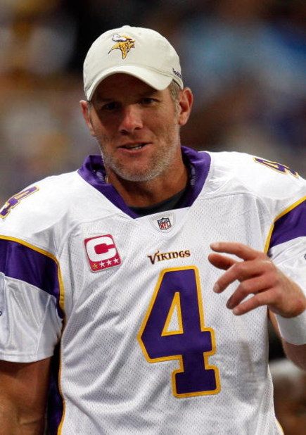 ST. LOUIS - OCTOBER 11:  :  :  :  :  :  Quarterback Brett Favre #4 of the Minnesota Vikings at Edward Jones Dome on October 11, 2009 in St. Louis, Missouri.  (Photo by Ronald Martinez/Getty Images)