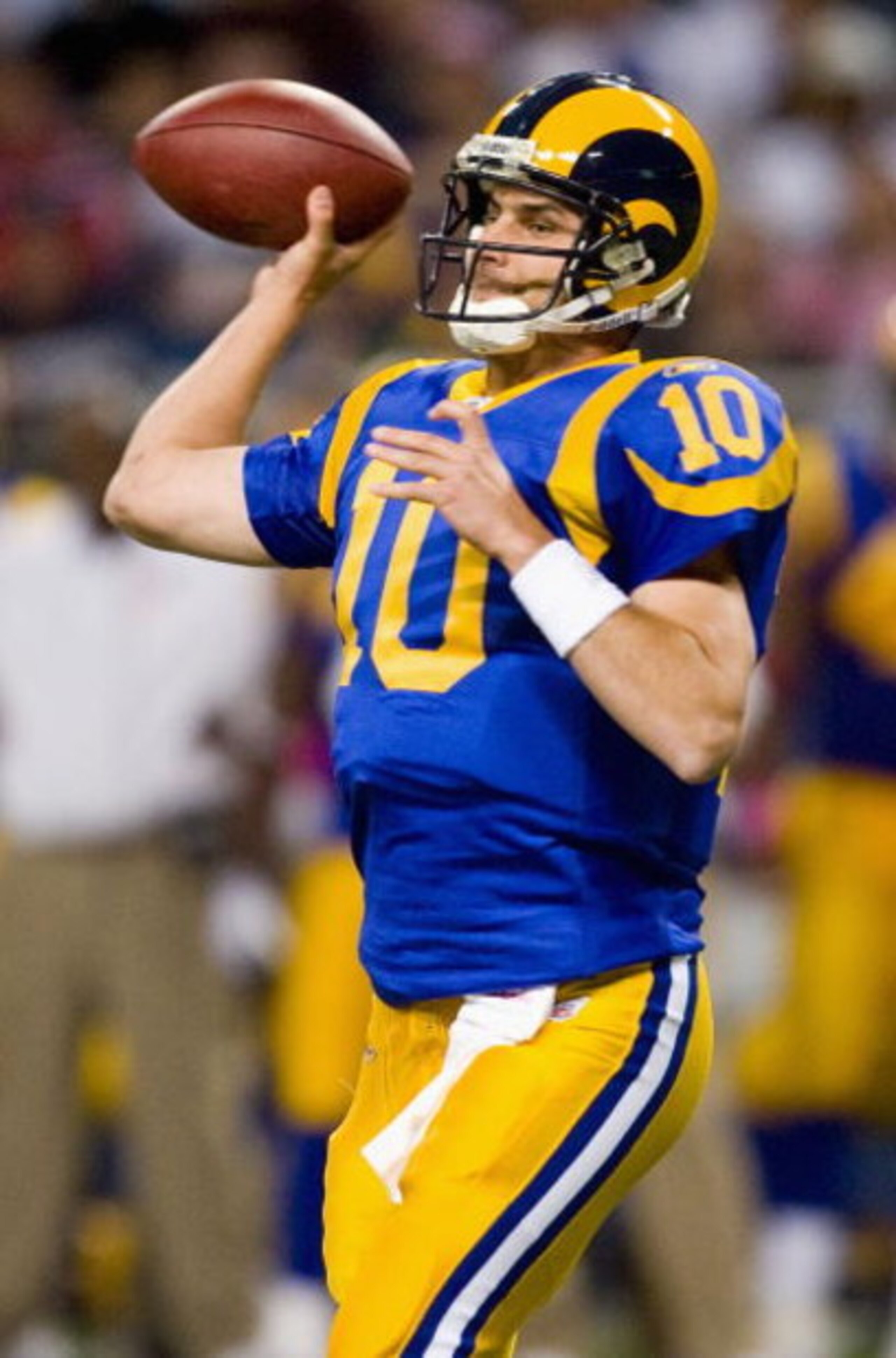 ST. LOUIS, MO - OCTOBER 11: Marc Bulger #10 of the St. Louis Rams passes against the Minnesota Vikings at the Edward Jones Dome on October 11, 2009 in St. Louis, Missouri.  (Photo by Dilip Vishwanat/Getty Images)