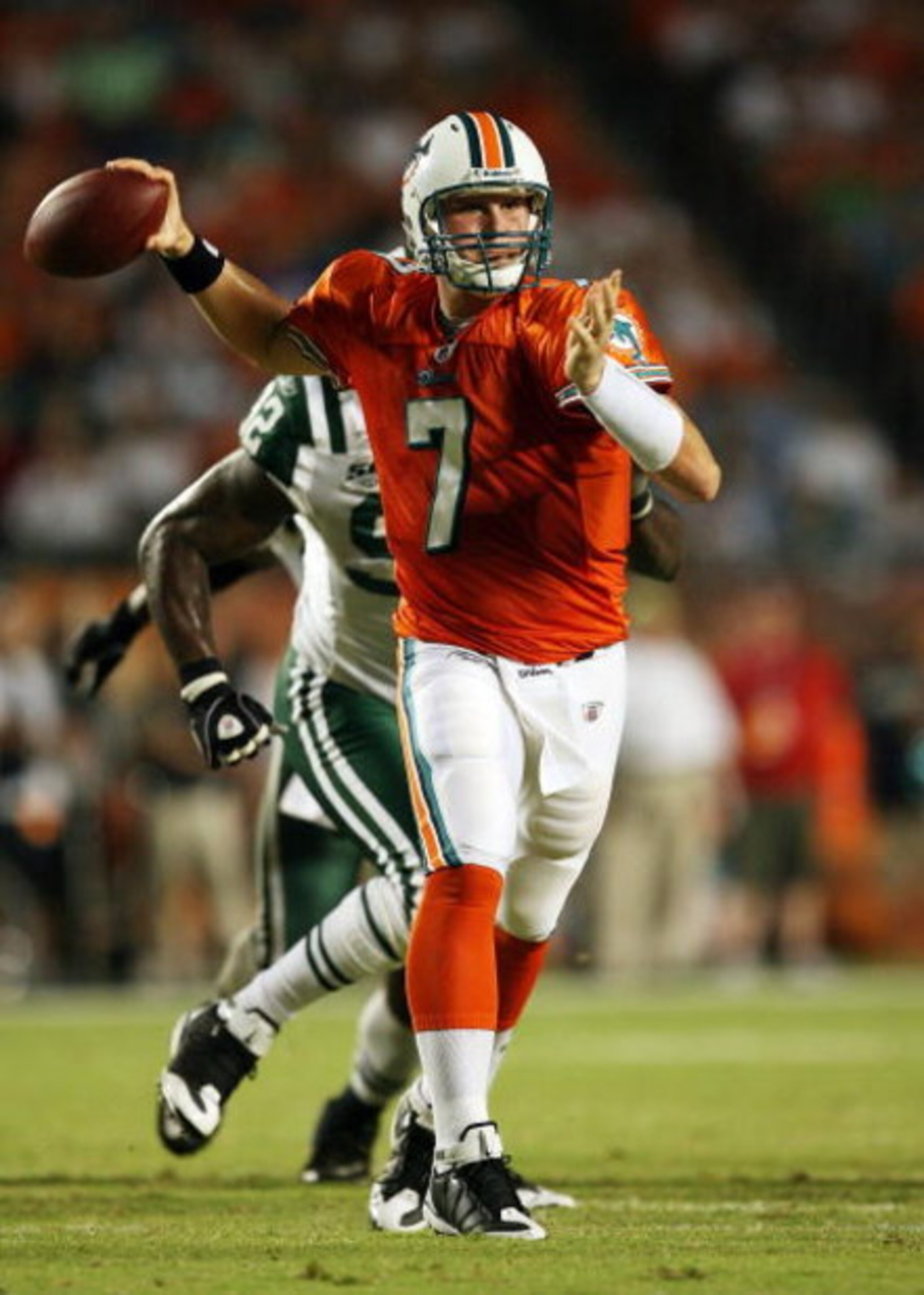 MIAMI - OCTOBER 12:  Quarterback Chad Henne #7 of the Miami Dolphins throws a pass against the New York Jets at Land Shark Stadium on October 12, 2009 in Miami, Florida. The Dolphins defeated the Jets 31-27.  (Photo by Doug Benc/Getty Images)