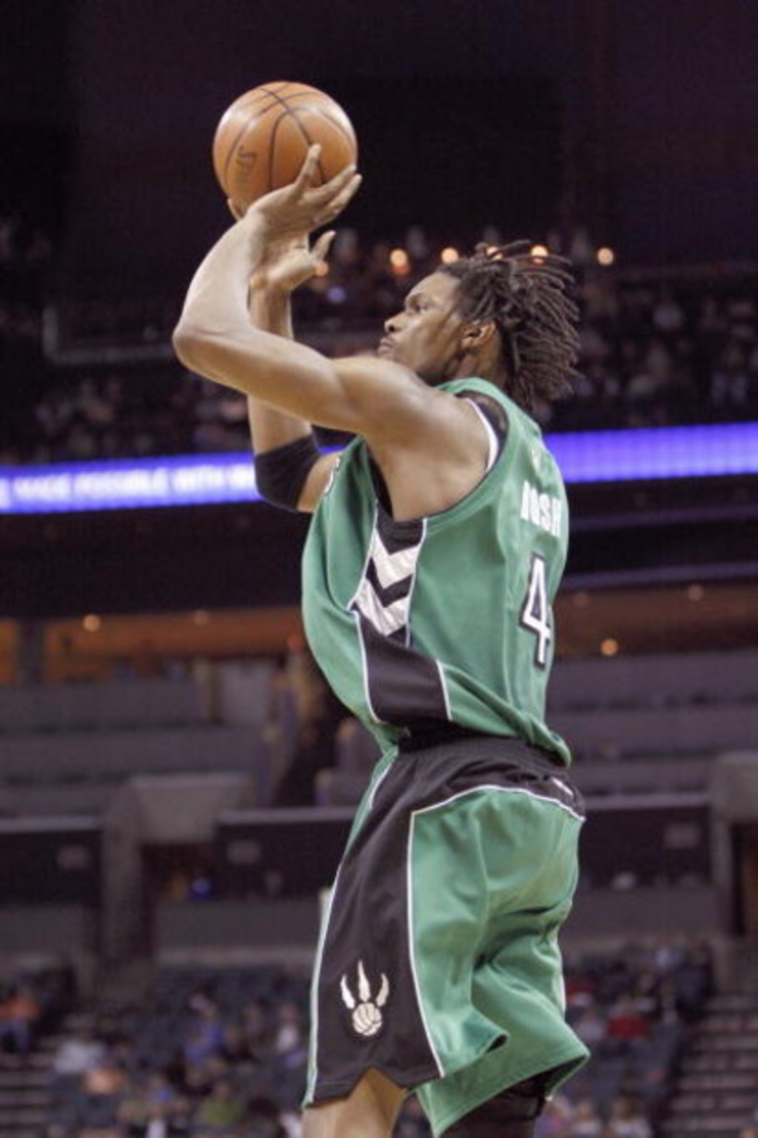 CHARLOTTE, NC - MARCH 16:  Chris Bosh #4 of the Toronto Raptors makes a jumpshot against the Charlotte Bobcats during their game at Time Warner Cable Arena on March 16, 2009 in Charlotte, North Carolina.  NOTE TO USER: User expressly acknowledges and agre