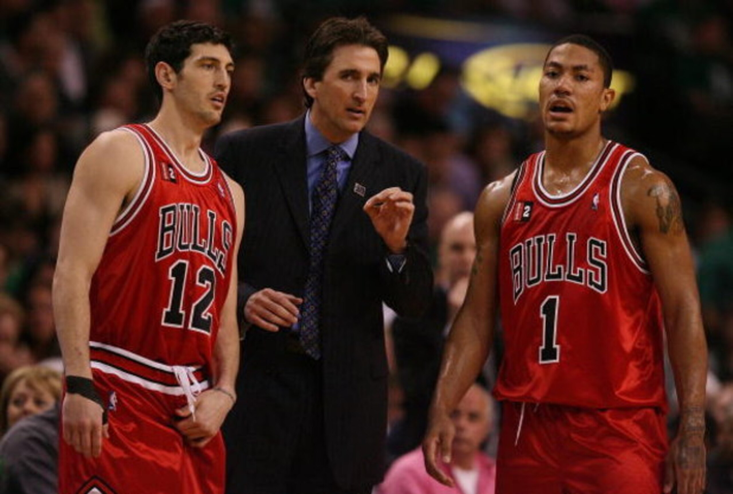 BOSTON - MAY 02:  Head coach Vinny Del Negro of the Chicago Bulls talks with Derrick Rose #1 and Kirck Hinrich #12 in the second half against the Boston Celtics in Game Seven of the Eastern Conference Quarterfinals during the 2009 NBA Playoffs at TD Bankn