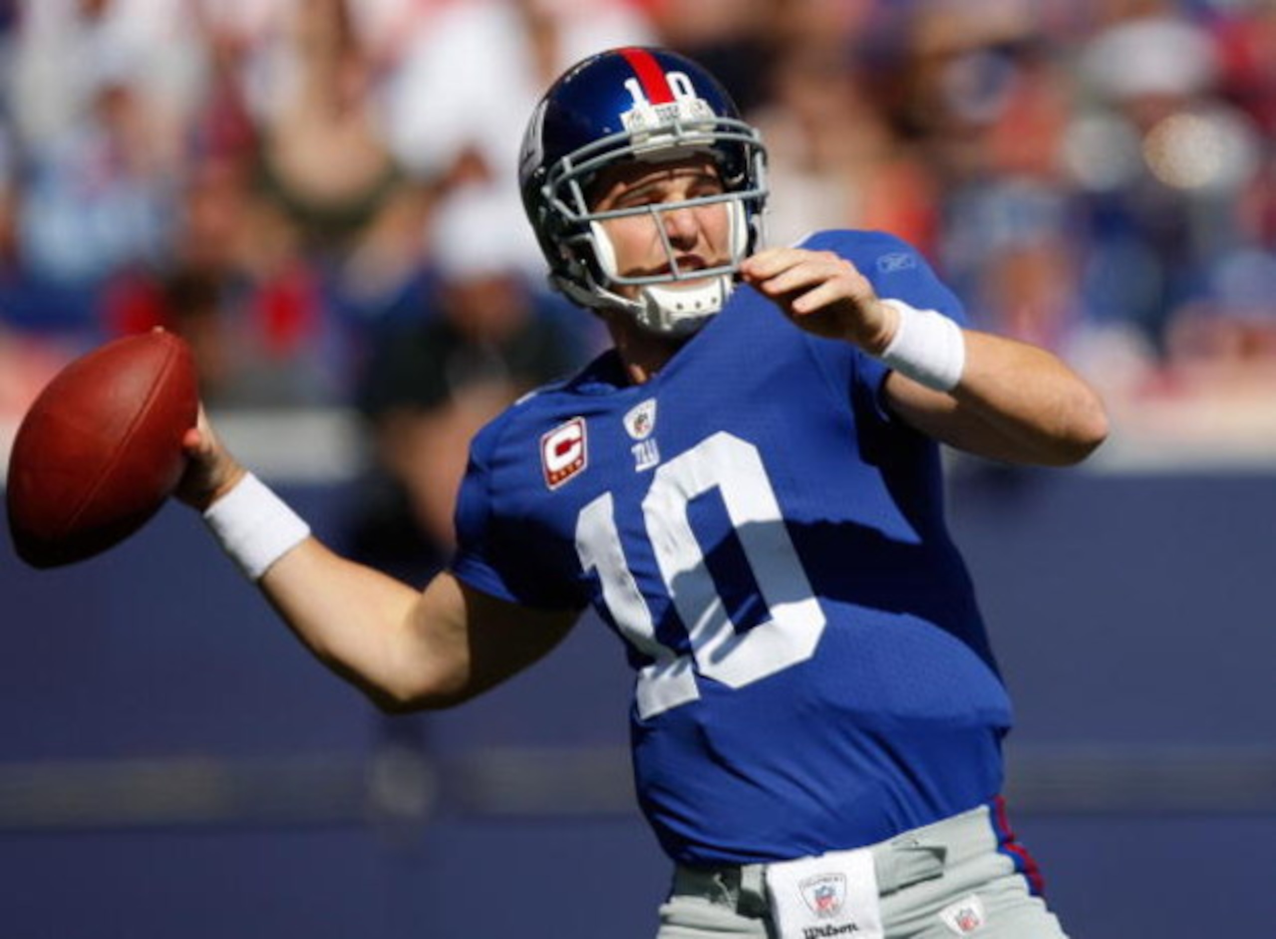 EAST RUTHERFORD, NJ - OCTOBER 11: Eli Manning #10 of the New York Giants drops back to pass against the Oakland Raiders during the game on October 11, 2009 at Giants Stadium in East Rutherford, New Jersey. (Photo by Jared Wickerham/Getty Images) EAST RUTHERFORD, NJ - OCTOBER 11: Eli Manning #10 of the New York Giants drops back to pass against the Oakland Raiders during the game on October 11, 2009 at Giants Stadium in East Rutherford, New Jersey. (Photo by Jared Wickerham/Getty Images)
