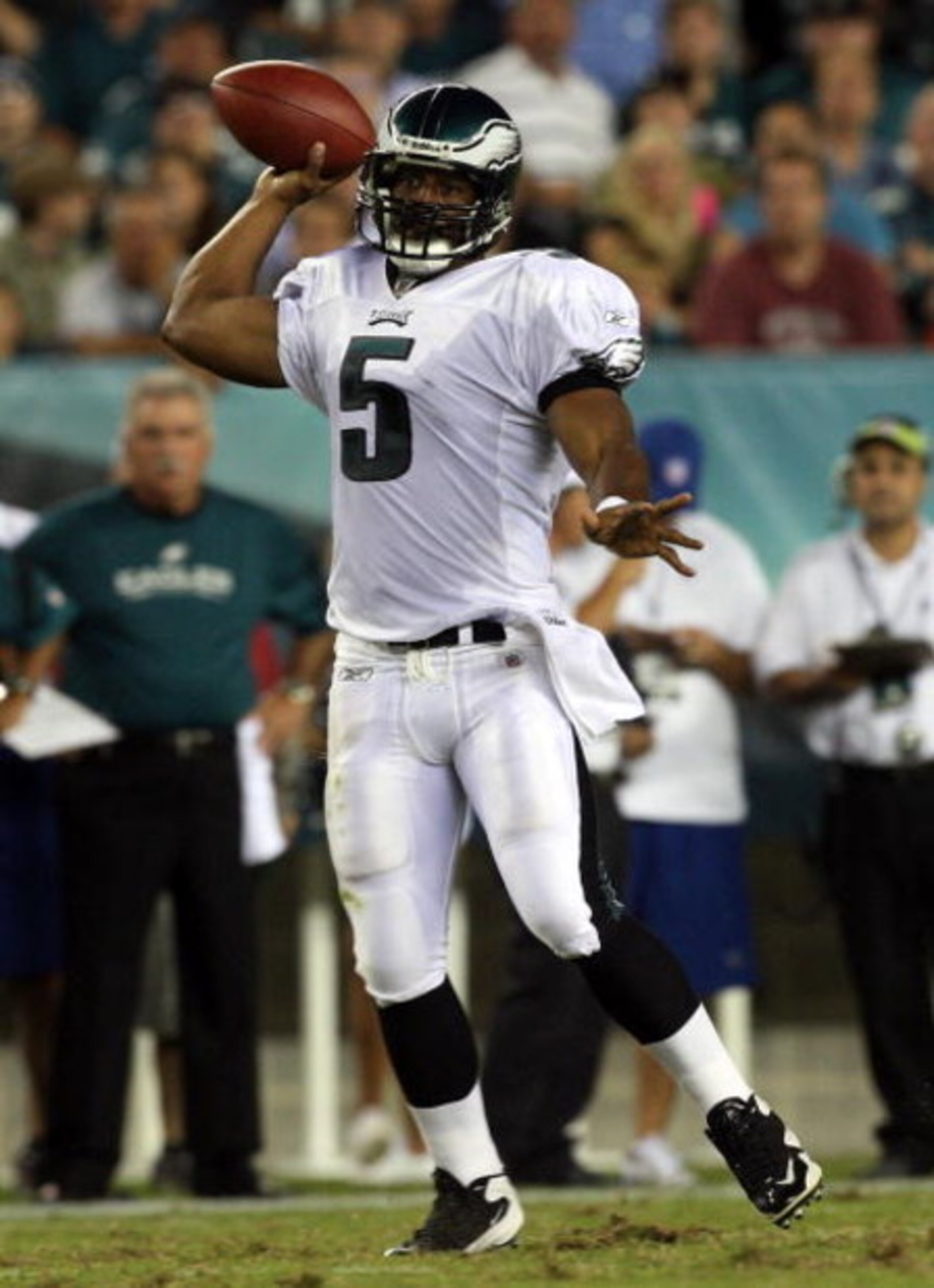 PHILADELPHIA - AUGUST 27: Donovan McNabb #5 of the Philadelphia Eagles throws a pass against the Jacksonville Jaguars on August 27, 2009 at Lincoln Financial Field in Philadelphia, Pennsylvania. (Photo by Jim McIsaac/Getty Images) PHILADELPHIA - AUGUST 27: Donovan McNabb #5 of the Philadelphia Eagles throws a pass against the Jacksonville Jaguars on August 27, 2009 at Lincoln Financial Field in Philadelphia, Pennsylvania. (Photo by Jim McIsaac/Getty Images)