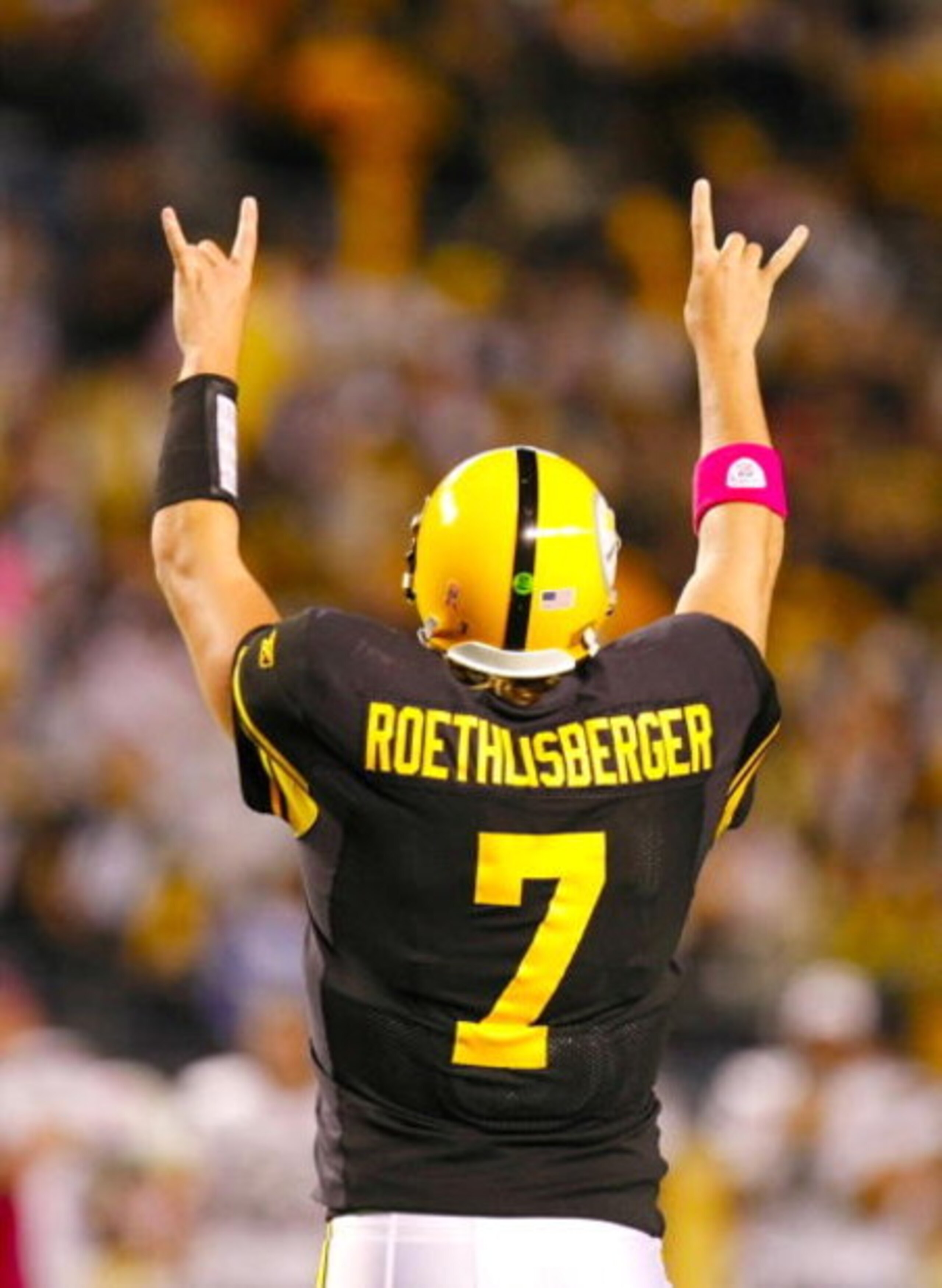 PITTSBURGH - OCTOBER 4: Quarterback Ben Roethlisberger #7 of the Pittsburgh Steelers reacts after running back Rashard Mendenhall #34 scored on a one-yard touchdown run in the first quarter against the San Diego Chargers at Heinz Field on October 4, 2009 PITTSBURGH - OCTOBER 4: Quarterback Ben Roethlisberger #7 of the Pittsburgh Steelers reacts after running back Rashard Mendenhall #34 scored on a one-yard touchdown run in the first quarter against the San Diego Chargers at Heinz Field on October 4, 2009