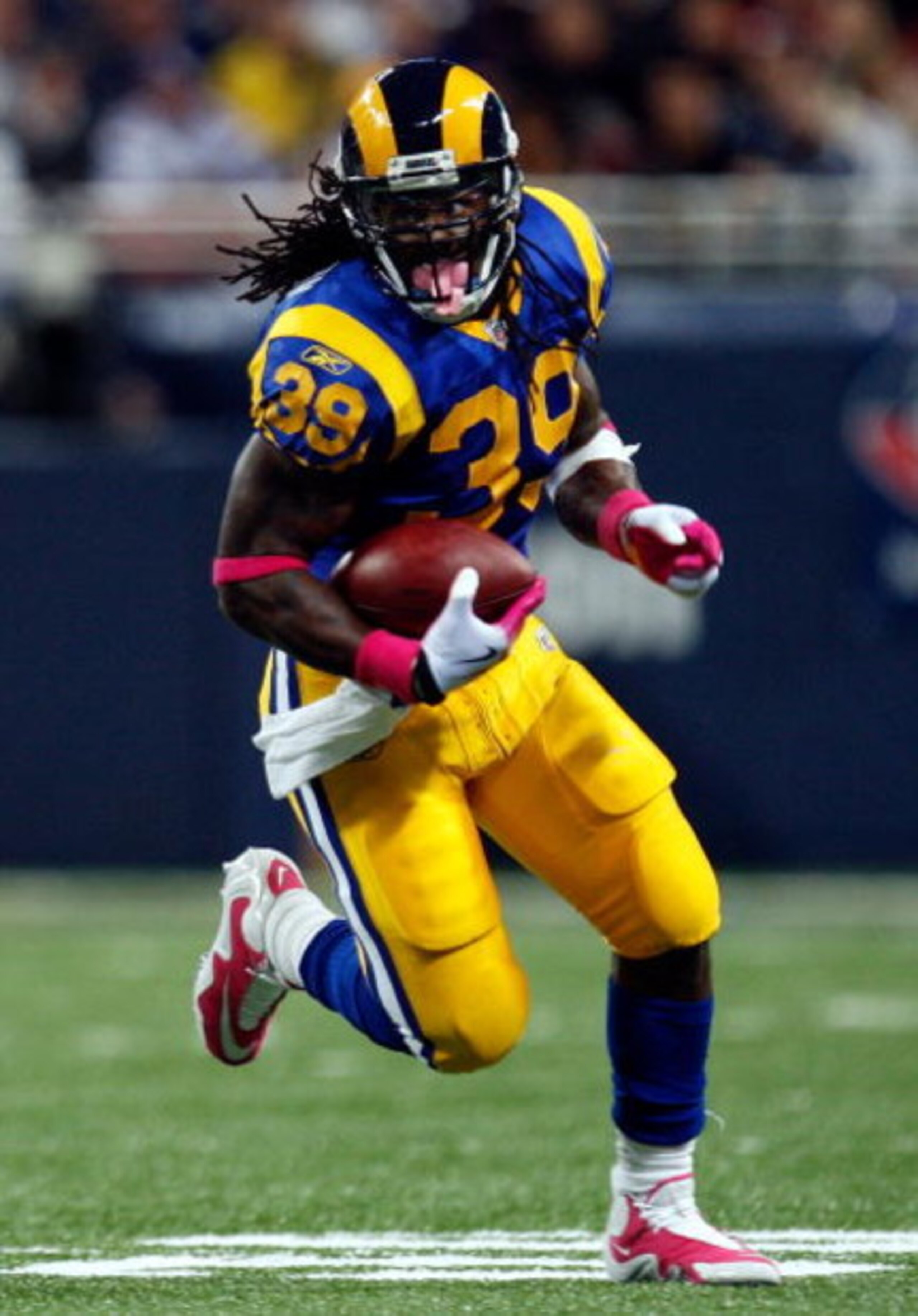 ST. LOUIS - OCTOBER 11: Running back Steven Jackson #39 of the St. Louis Rams runs the ball against the Minnesota Vikings at Edward Jones Dome on October 11, 2009 in St. Louis, Missouri. (Photo by Ronald Martinez/Getty Images) ST. LOUIS - OCTOBER 11: Running back Steven Jackson #39 of the St. Louis Rams runs the ball against the Minnesota Vikings at Edward Jones Dome on October 11, 2009 in St. Louis, Missouri. (Photo by Ronald Martinez/Getty Images)