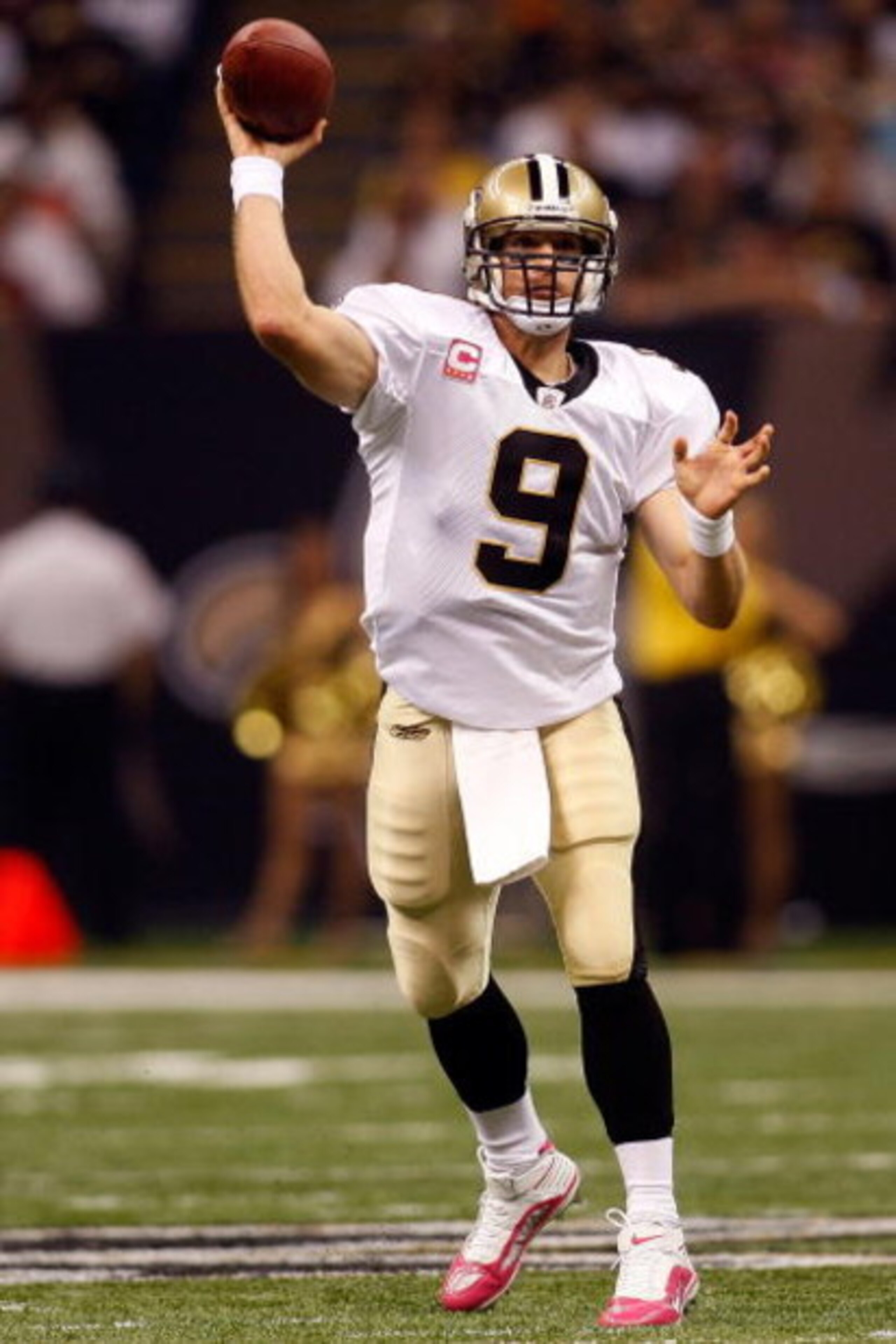 NEW ORLEANS - OCTOBER 04: Quarterback Drew Brees #9 of the New Orleans Saints throws the ball against the New York Jets at the Louisana Superdome on October 4, 2009 in New Orleans, Louisiana. (Photo by Chris Graythen/Getty Images) NEW ORLEANS - OCTOBER 04: Quarterback Drew Brees #9 of the New Orleans Saints throws the ball against the New York Jets at the Louisana Superdome on October 4, 2009 in New Orleans, Louisiana. (Photo by Chris Graythen/Getty Images)