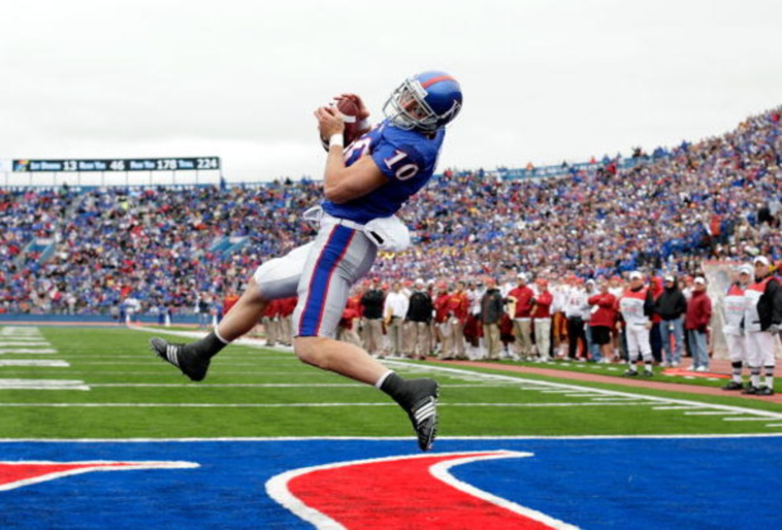 LAWRENCE, KS - OCTOBER 10:  Receiver Kerry Meier #10 of the Kansas Jayhawks catches a pass for a touchdown during the game against the Iowa State Cyclones on October 10, 2009 at Memorial Stadium in Lawrence, Kansas.  (Photo by Jamie Squire/Getty Images)