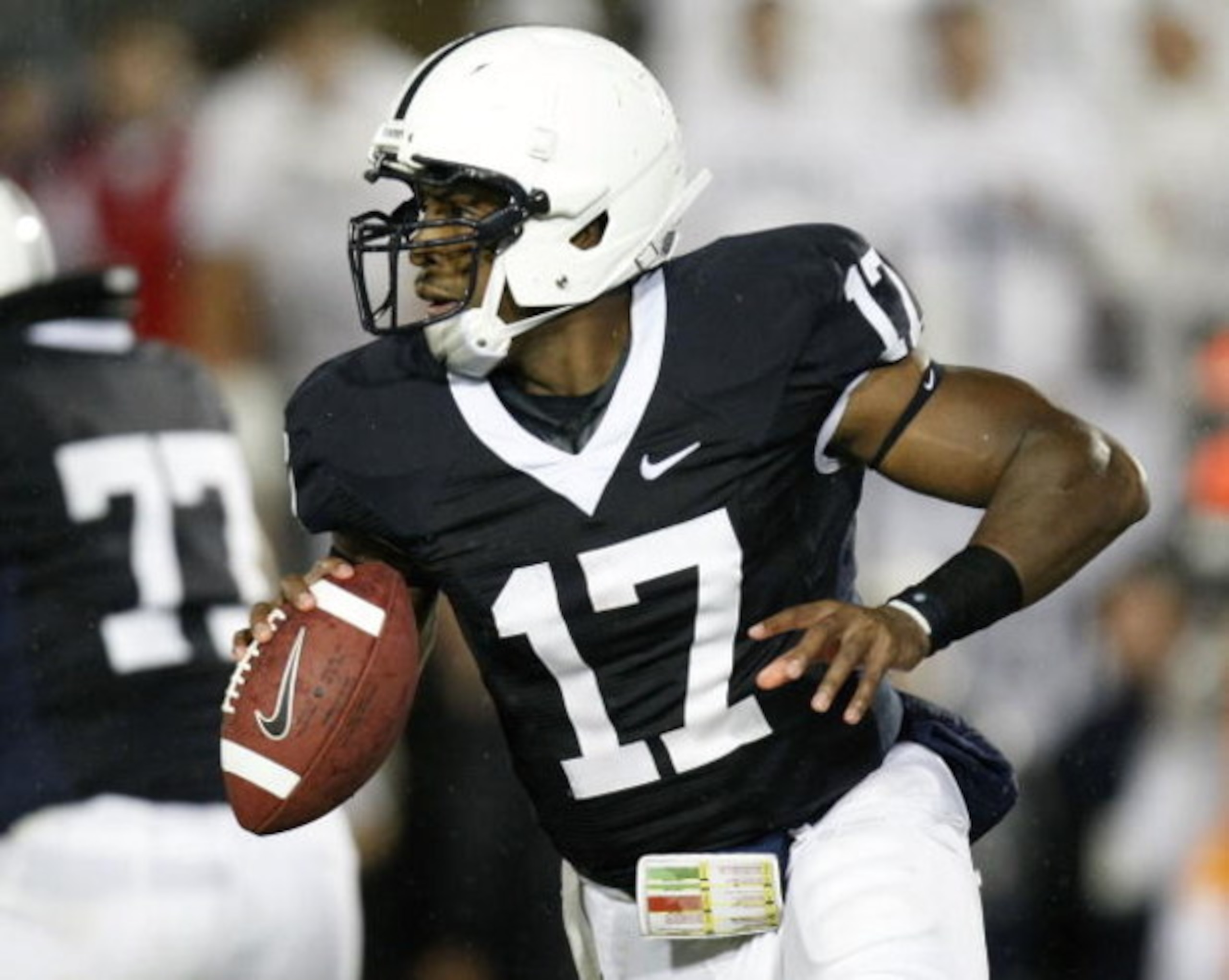 STATE COLLEGE, PA - SEPTEMBER 26: Daryll Clark #17 of the Penn State Nittnay Lions looks for a open receiver while playing the Iowa Hawkeye's on September 26, 2009 at Beaver Stadium in State College, Pennsylvania.  (Photo by Gregory Shamus/Getty Images)