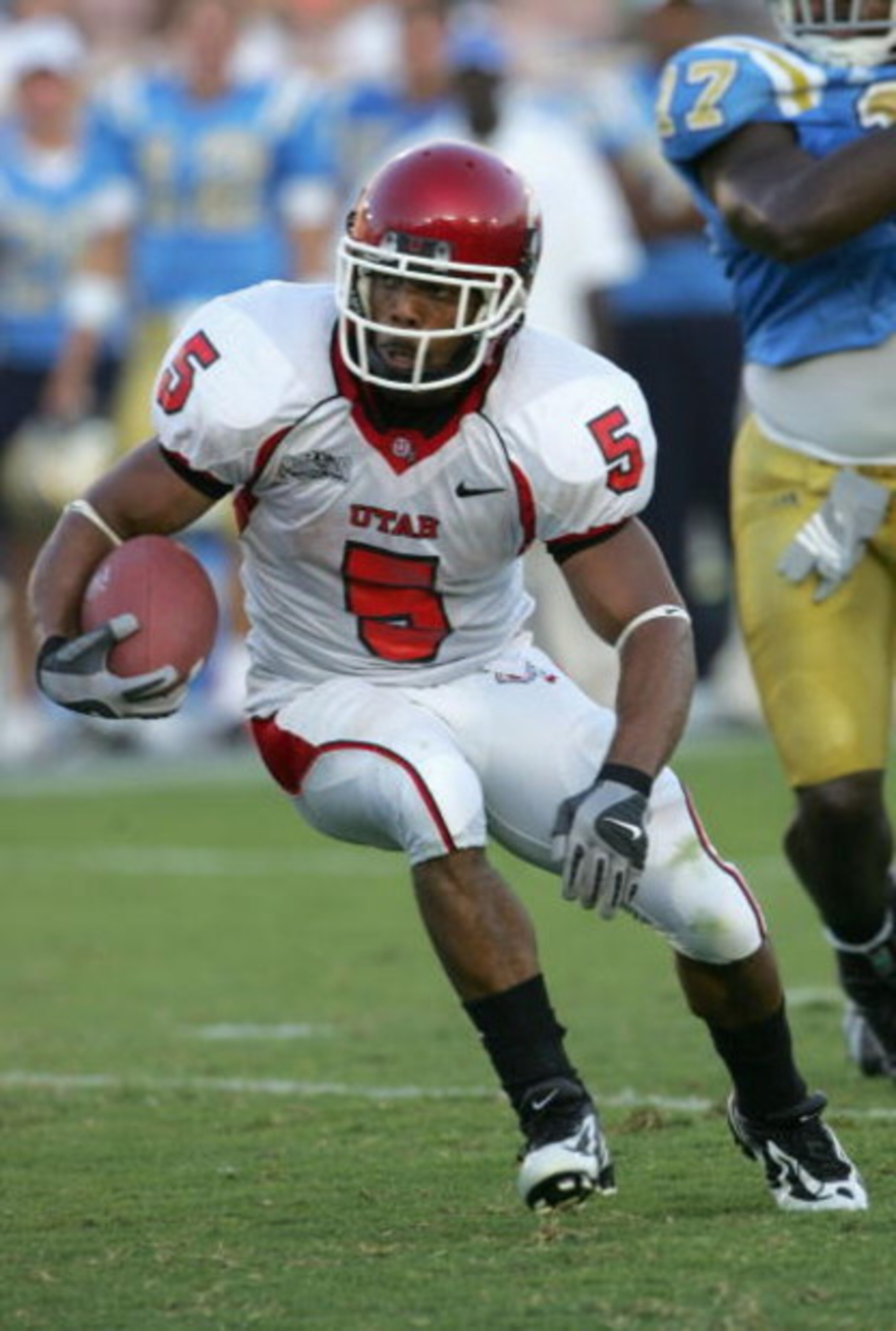 PASADENA, CA - SEPTEMBER 02: Brent Casteel #5 of the Utah Utes runs with the ball against the UCLA Bruins during the college football game held on Septemeber 2, 2006 at the Rose Bowl in Pasadena, California. The Bruins defeated the Utes 31-10. (Photo by PASADENA, CA - SEPTEMBER 02: Brent Casteel #5 of the Utah Utes runs with the ball against the UCLA Bruins during the college football game held on Septemeber 2, 2006 at the Rose Bowl in Pasadena, California. The Bruins defeated the Utes 31-10. (Photo by