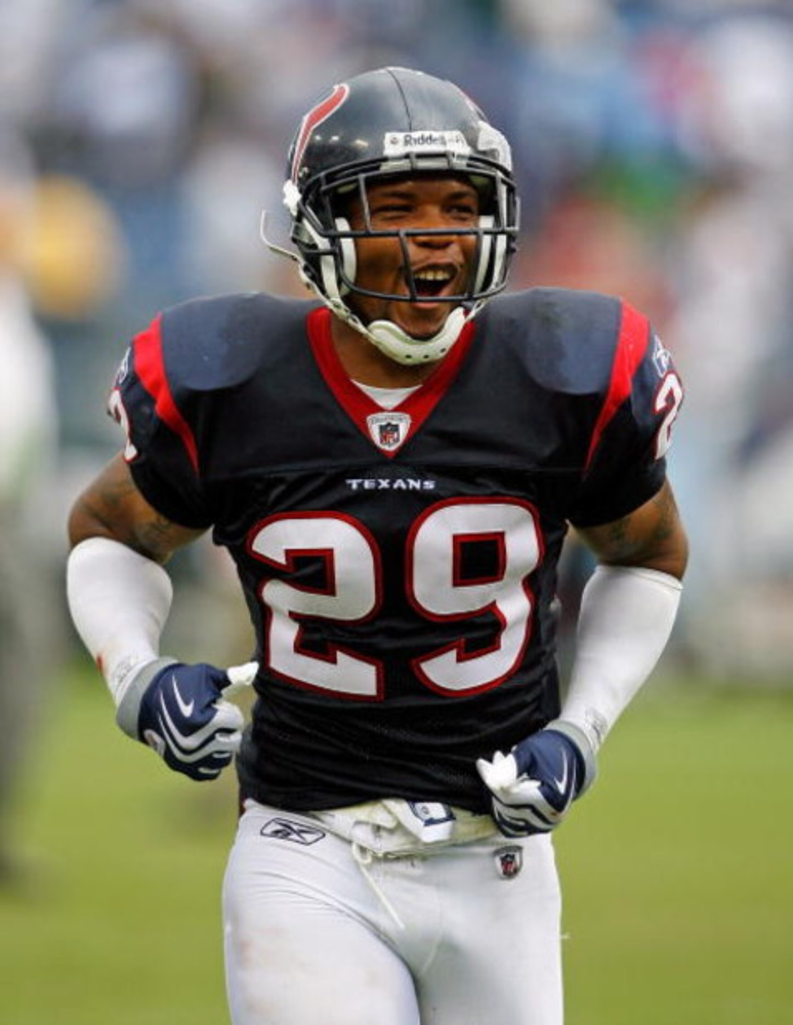 NASHVILLE, TN - SEPTEMBER 20:  Glover Quin #29 of the Houston Texans celebrates after the Texans beat the Tennessee Titans 34-31 in the NFL game at LP Field on September 20, 2009 in Nashville, Tennessee.  (Photo by Andy Lyons/Getty Images)