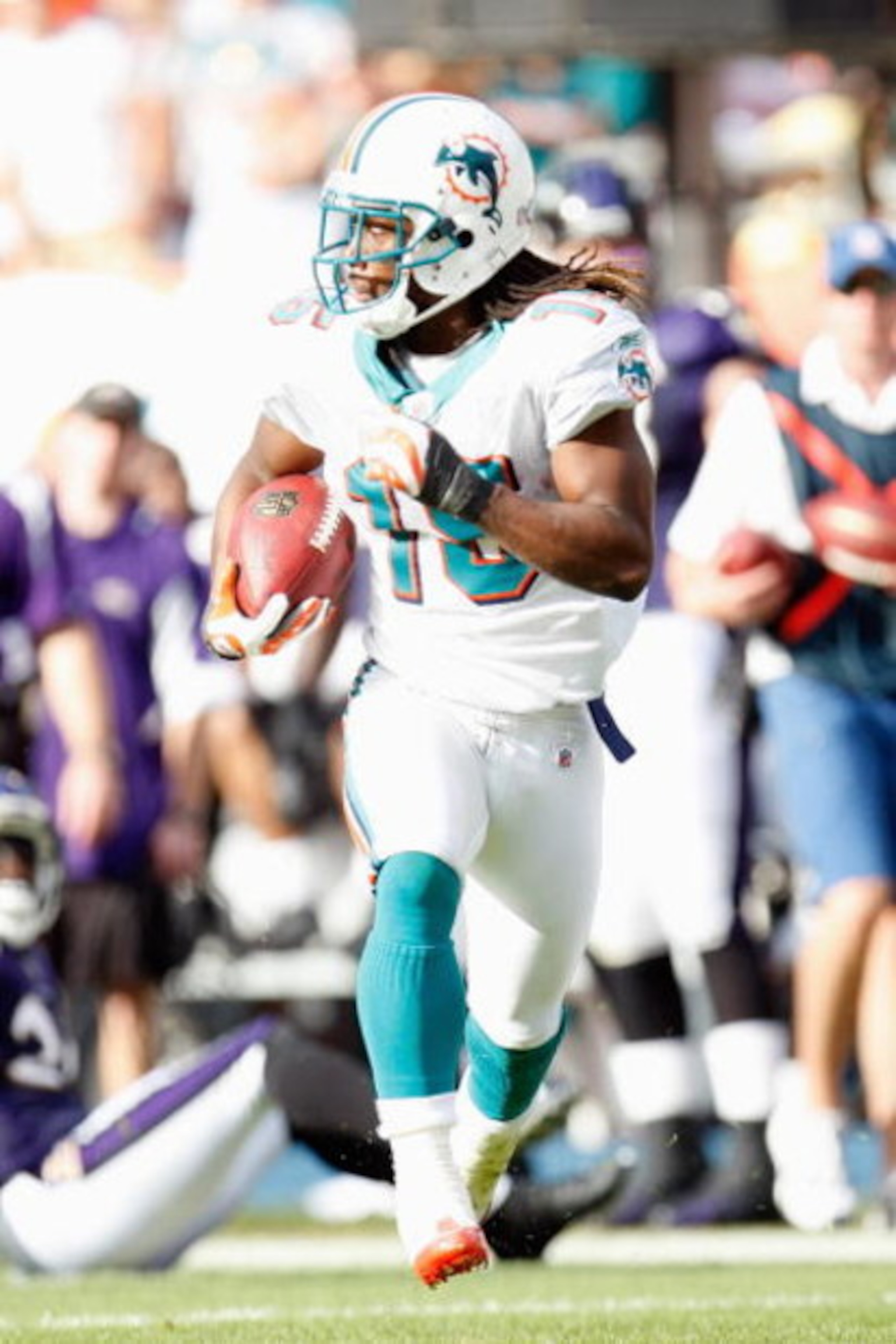 MIAMI - JANUARY 4:  Davone Bess #15 of the Miami Dolphins carries the ball during an AFC Wild Card playoff game against the Baltimore Ravens on January 4, 2009 at Dolphin Stadium in Miami, Florida. (Photo by Gregory Shamus/Getty Images)