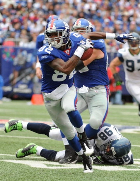 EAST RUTHERFORD, NJ - OCTOBER 05:  Mario Manningham #82 of the New York Giants runs with the ball against the Seattle Seahawks during their game on October 5, 2008 at Giants Stadium in East Rutherford, New Jersey.  (Photo by Al Bello/Getty Images)