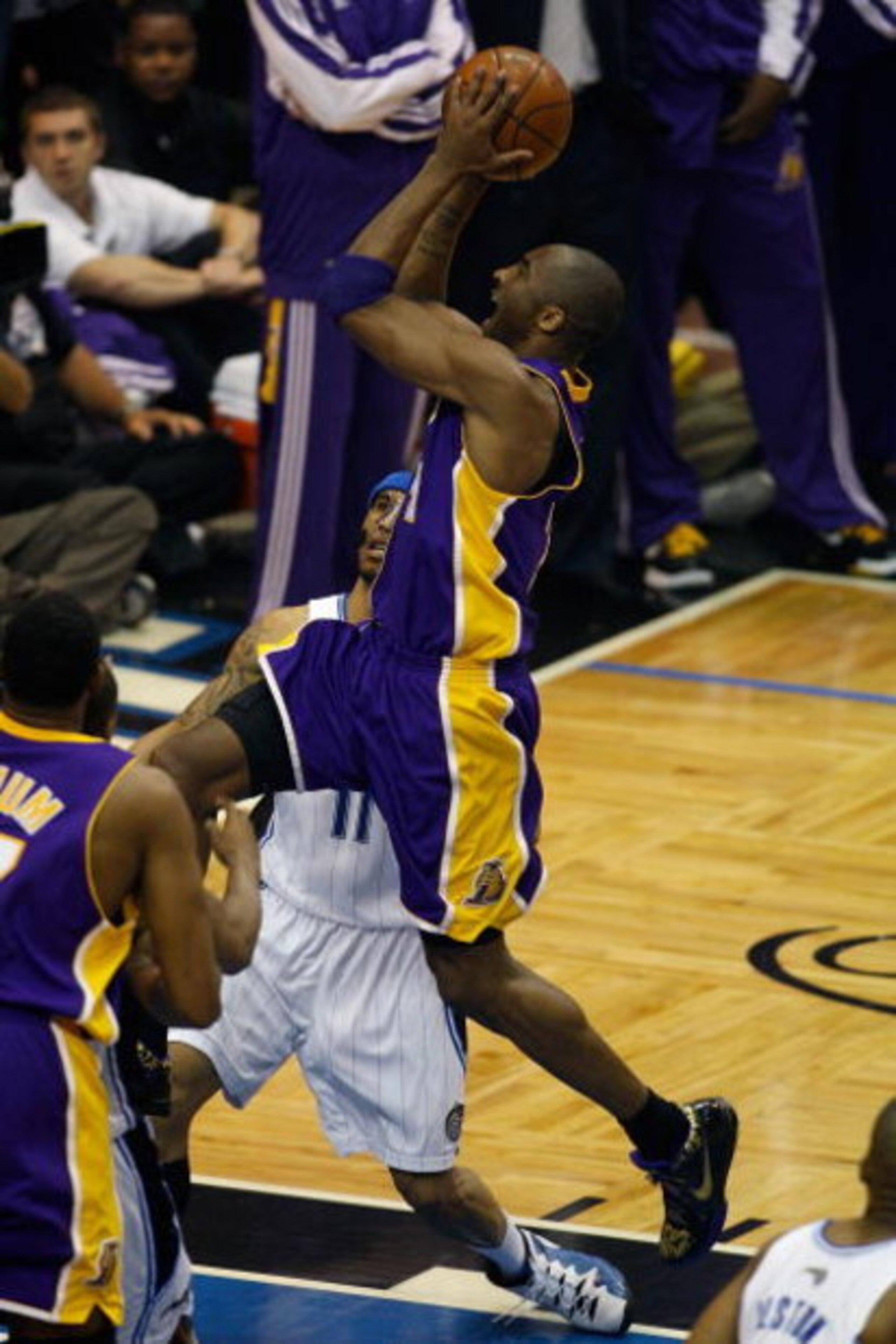 ORLANDO, FL - JUNE 14: Kobe Bryant #24 of the Los Angeles Lakers goes up for a shot over Courtney Lee #11 of the Orlando Magic in Game Five of the 2009 NBA Finals on June 14, 2009 at Amway Arena in Orlando, Florida. The Lakers won 99-86. NOTE TO USER: ORLANDO, FL - JUNE 14: Kobe Bryant #24 of the Los Angeles Lakers goes up for a shot over Courtney Lee #11 of the Orlando Magic in Game Five of the 2009 NBA Finals on June 14, 2009 at Amway Arena in Orlando, Florida. The Lakers won 99-86. NOTE TO USER: