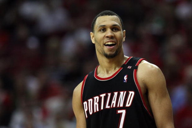 HOUSTON - APRIL 30:  Guard Brandon Roy #7 of the Portland Trail Blazers in Game Six of the Western Conference Quarterfinals during the 2009 NBA Playoffs at Toyota Center on April 30, 2009 in Houston, Texas. NOTE TO USER: User expressly acknowledges and ag