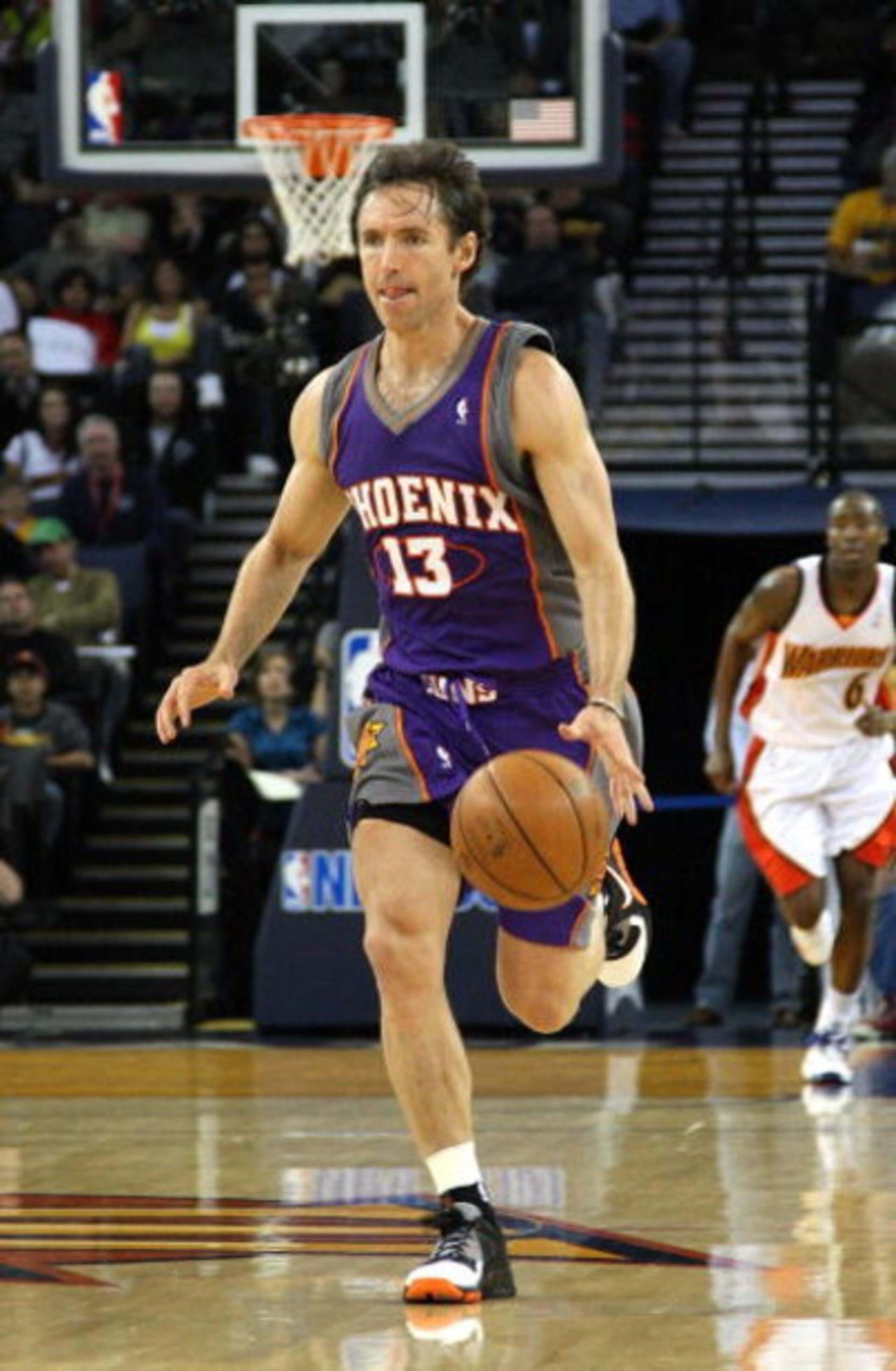 OAKLAND, CA - MARCH 15: Steve Nash #13 of the Phoenix Suns dribbles the ball against the Golden State Warriors during an NBA game on March 15, 2009 at Oracle Arena in Oakland, California. NOTE TO USER: User expressly acknowledges and agrees that, by down OAKLAND, CA - MARCH 15: Steve Nash #13 of the Phoenix Suns dribbles the ball against the Golden State Warriors during an NBA game on March 15, 2009 at Oracle Arena in Oakland, California. NOTE TO USER: User expressly acknowledges and agrees that, by down