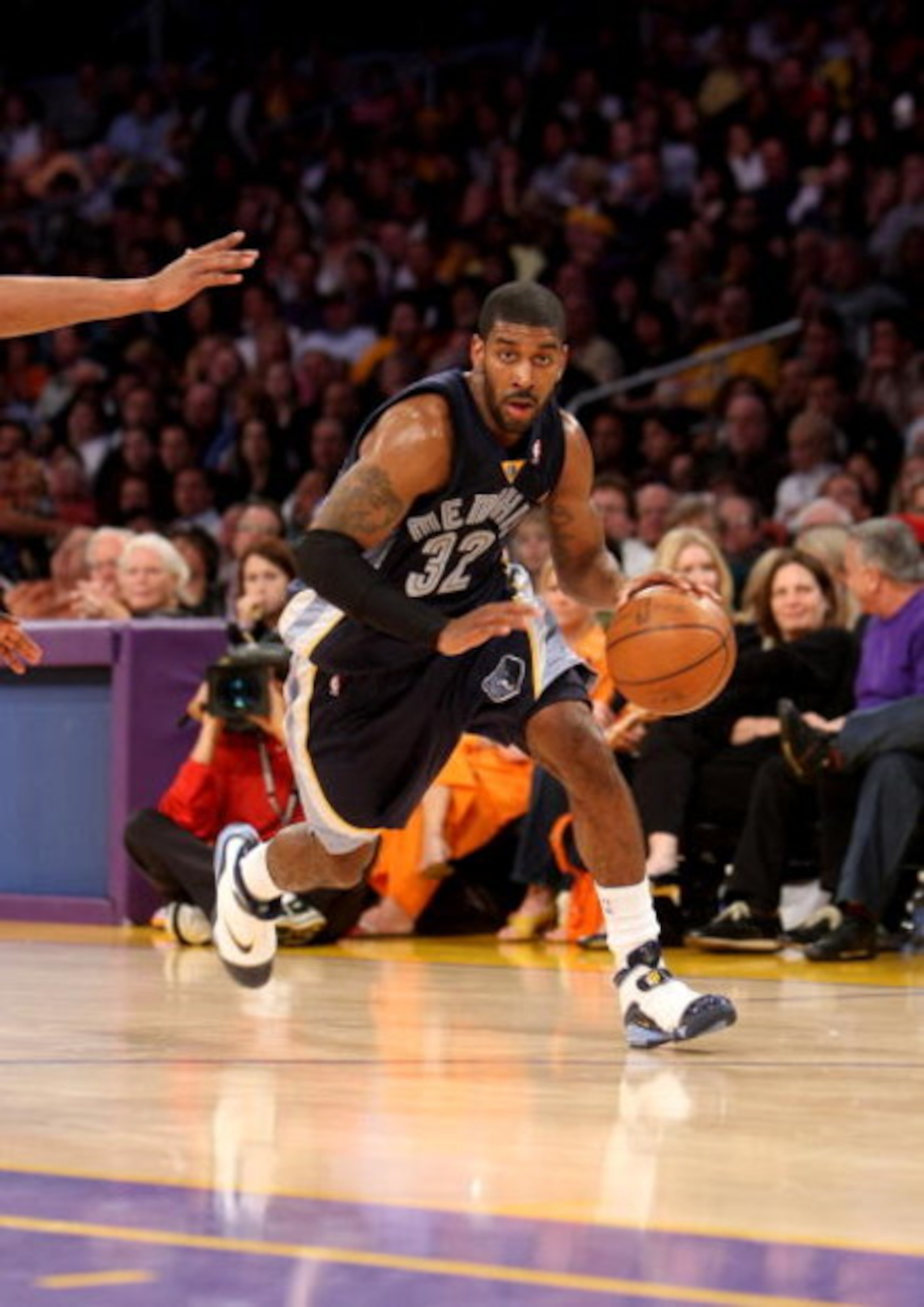 LOS ANGELES - APRIL 12: O.J. Mayo #32 of the Memphis Grizzlies drives against the Los Angeles Lakers on April 12, 2009 at Staples Center in Los Angeles, California. The Lakers won 92-75. NOTE TO USER: User expressly acknowledges and agrees that, by dow LOS ANGELES - APRIL 12: O.J. Mayo #32 of the Memphis Grizzlies drives against the Los Angeles Lakers on April 12, 2009 at Staples Center in Los Angeles, California. The Lakers won 92-75. NOTE TO USER: User expressly acknowledges and agrees that, by dow