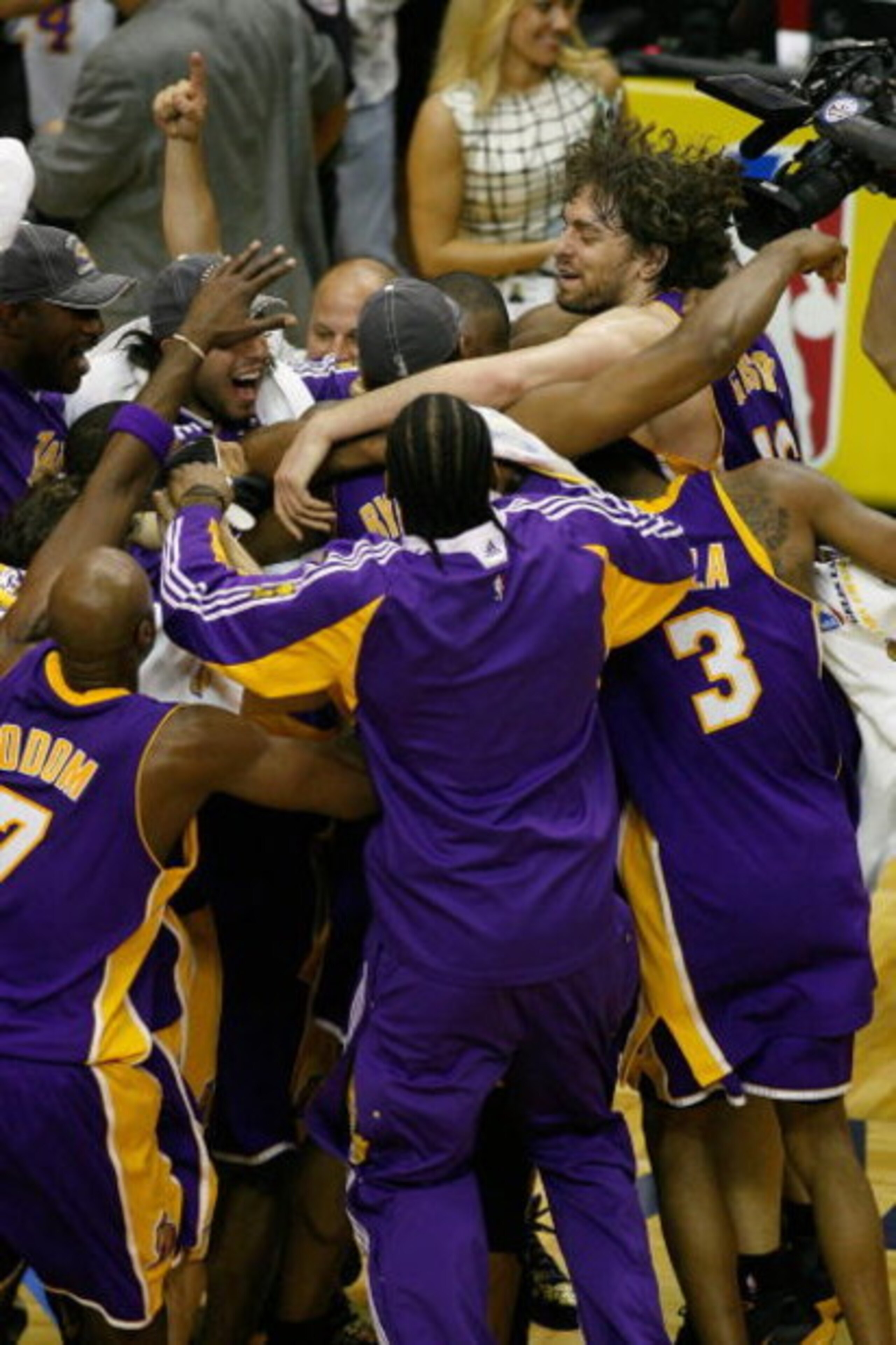 ORLANDO, FL - JUNE 14: (L-R) Didier Ilunga-Mbenga #28, Lamar Odom #7, Sasha Vujacic #18, Josh Powell #21, Trevor Ariza #3 and Pau Gasol #16 of the Los Angeles Lakers celebrate after defeated the Orlando Magic 99-86 in Game Five of the 2009 NBA Finals on ORLANDO, FL - JUNE 14: (L-R) Didier Ilunga-Mbenga #28, Lamar Odom #7, Sasha Vujacic #18, Josh Powell #21, Trevor Ariza #3 and Pau Gasol #16 of the Los Angeles Lakers celebrate after defeated the Orlando Magic 99-86 in Game Five of the 2009 NBA Finals on