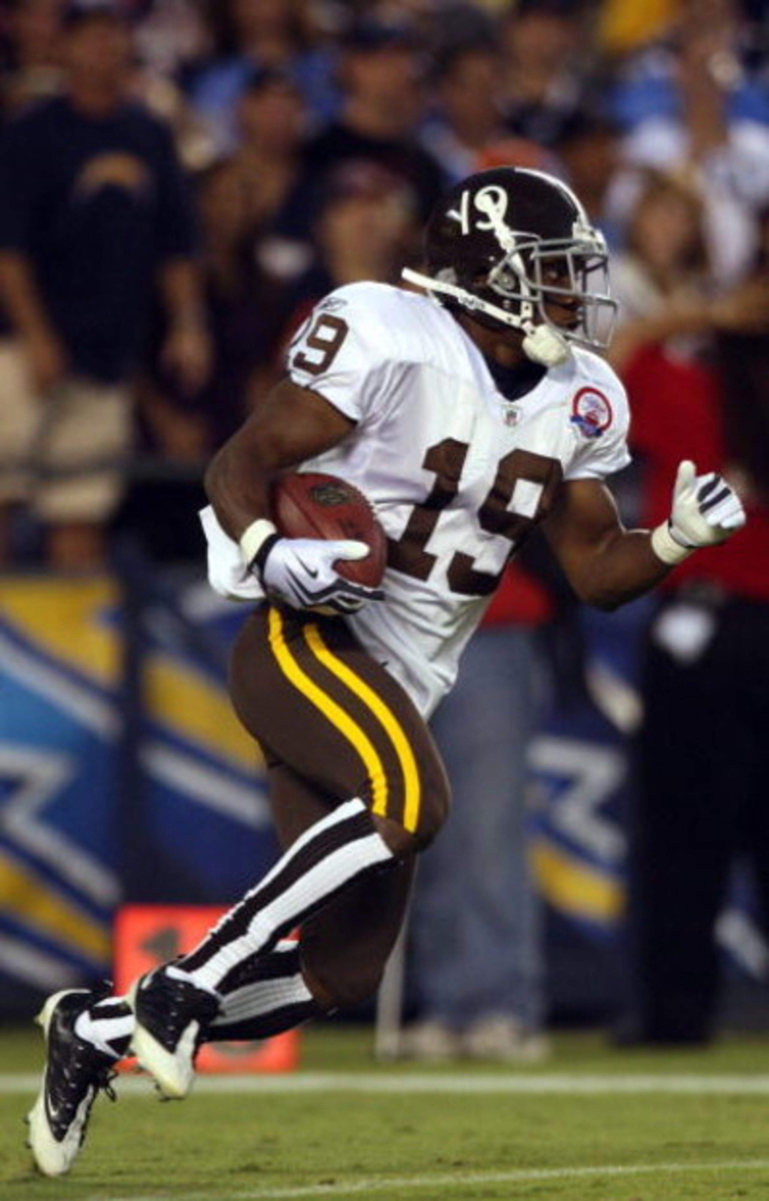 SAN DIEGO, CA - OCTOBER 19: Eddie Royal #19 of the Denver Broncos returns the ball en route to one of two first half touchdowns against the San Diego Chargers during Monday Night Football on October 19, 2009 at Qualcomm Stadium in San Diego, California. SAN DIEGO, CA - OCTOBER 19: Eddie Royal #19 of the Denver Broncos returns the ball en route to one of two first half touchdowns against the San Diego Chargers during Monday Night Football on October 19, 2009 at Qualcomm Stadium in San Diego, California.