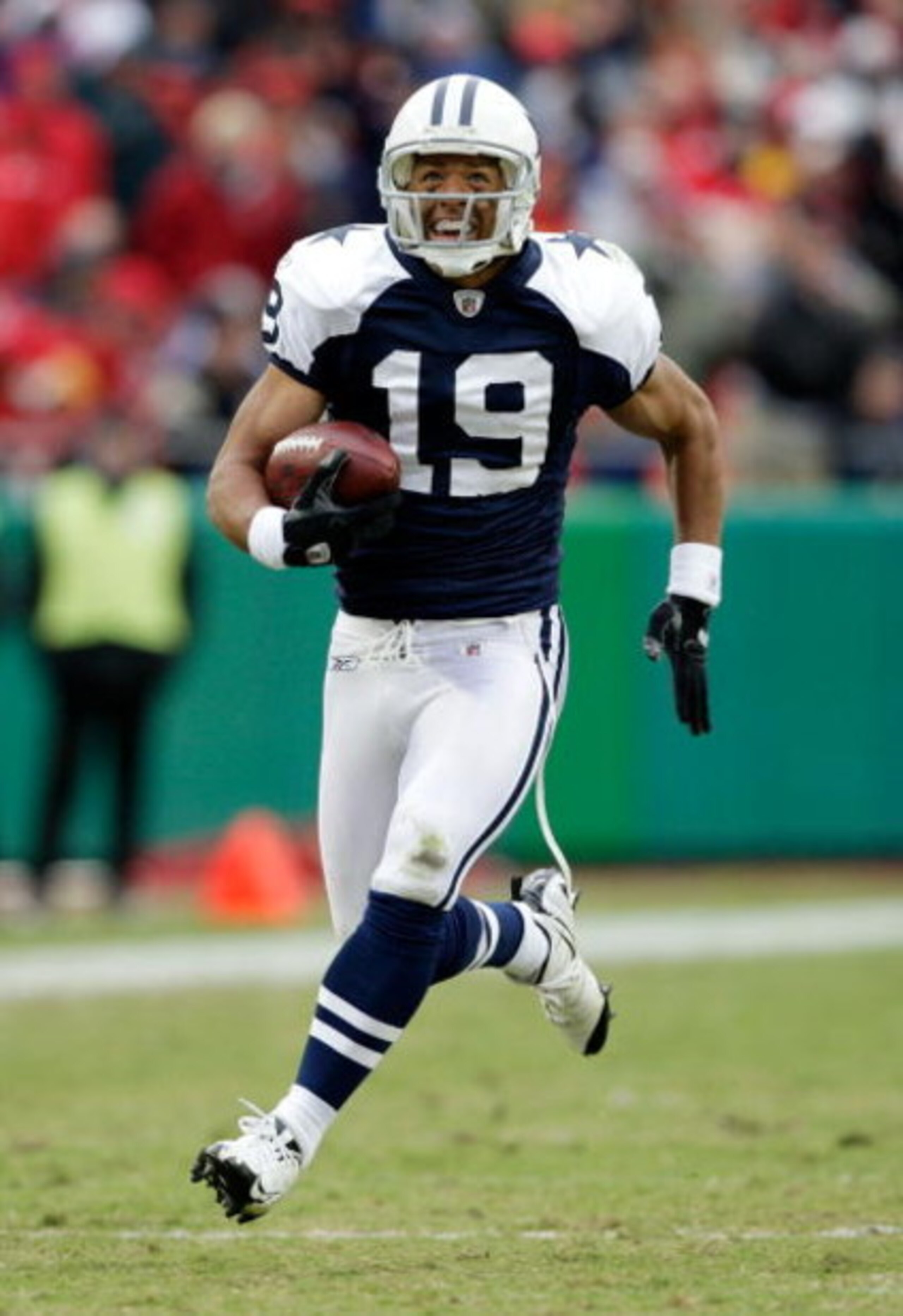 KANSAS CITY, MO - OCTOBER 11: Miles Austin #19 of the Dallas Cowboys breaks a tackle and continues to the endzone for the first of his two touchdowns during the game against the Kansas City Chiefs on October 11, 2009 at Arrowhead Stadiumin Kansas City, M KANSAS CITY, MO - OCTOBER 11: Miles Austin #19 of the Dallas Cowboys breaks a tackle and continues to the endzone for the first of his two touchdowns during the game against the Kansas City Chiefs on October 11, 2009 at Arrowhead Stadiumin Kansas City, M