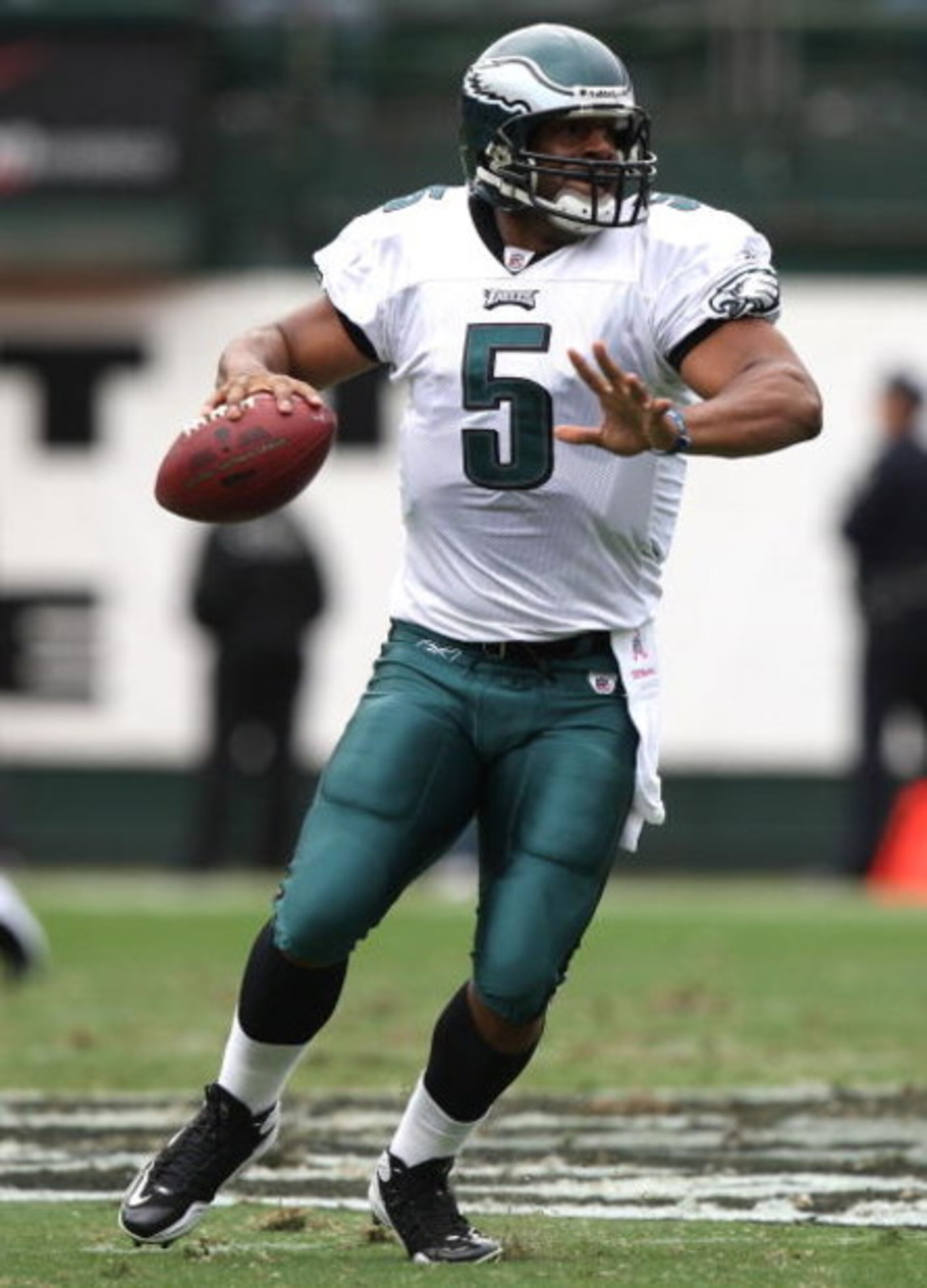 OAKLAND, CA - OCTOBER 18: Donovan McNabb #5 of the Philadelphia Eagles passes against the Oakland Raiders during an NFL game at the Oakland-Alameda County Coliseum on October 18, 2009 in Oakland, California. (Photo by Jed Jacobsohn/Getty Images) OAKLAND, CA - OCTOBER 18: Donovan McNabb #5 of the Philadelphia Eagles passes against the Oakland Raiders during an NFL game at the Oakland-Alameda County Coliseum on October 18, 2009 in Oakland, California. (Photo by Jed Jacobsohn/Getty Images)