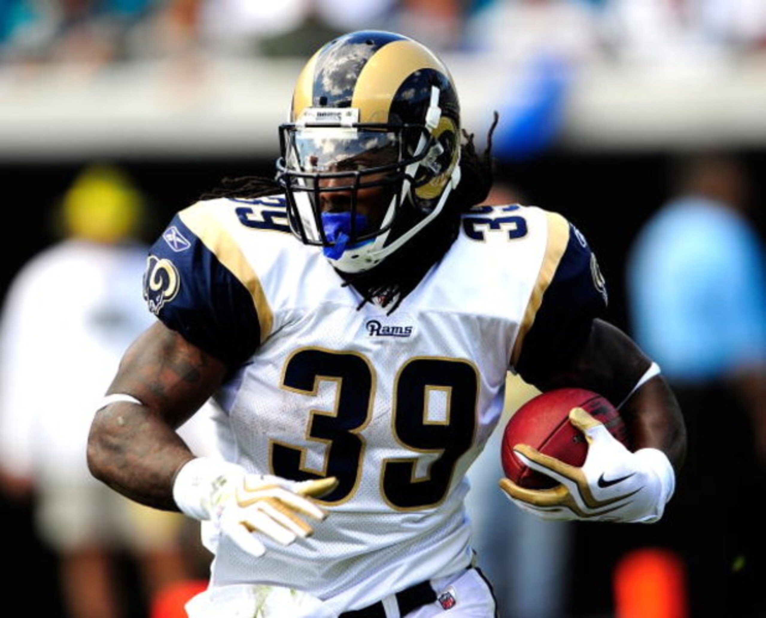 JACKSONVILLE, FL - OCTOBER 18: Steven Jackson #39 of the St.Louis Rams runs against the Jacksonville Jaguars at Jacksonville Municipal Stadium on October 18, 2009 in Jacksonville, Florida. (Photo by Sam Greenwood/Getty Images) JACKSONVILLE, FL - OCTOBER 18: Steven Jackson #39 of the St.Louis Rams runs against the Jacksonville Jaguars at Jacksonville Municipal Stadium on October 18, 2009 in Jacksonville, Florida. (Photo by Sam Greenwood/Getty Images)