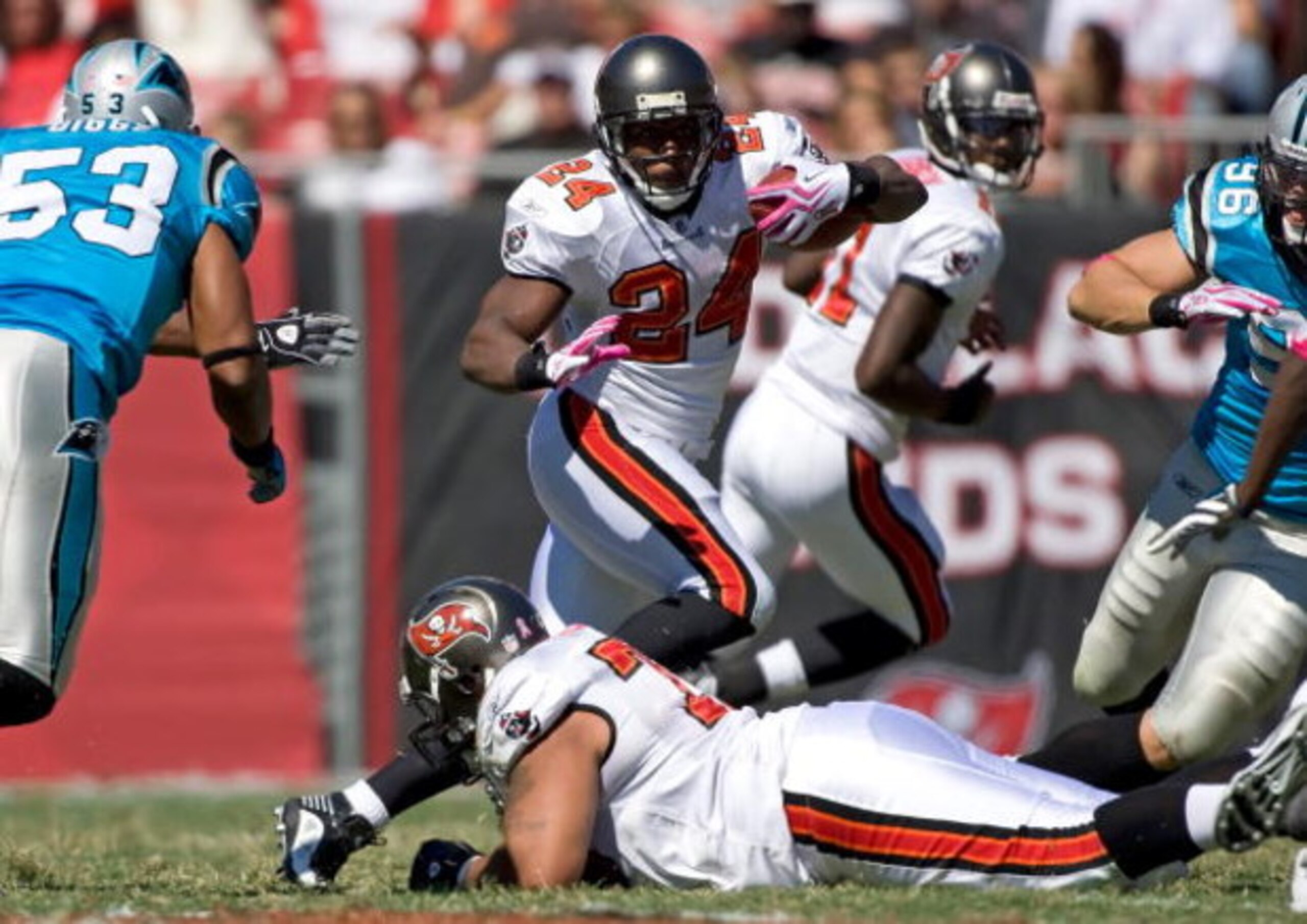 TAMPA, FL - OCTOBER 18: Running back Carnell Williams #24 of the Tampa Bay Buccaneers runs the ball against the Carolina Panthers during the game at Raymond James Stadium on October 18, 2009 in Tampa, Florida. (Photo by J. Meric/Getty Images) TAMPA, FL - OCTOBER 18: Running back Carnell Williams #24 of the Tampa Bay Buccaneers runs the ball against the Carolina Panthers during the game at Raymond James Stadium on October 18, 2009 in Tampa, Florida. (Photo by J. Meric/Getty Images)