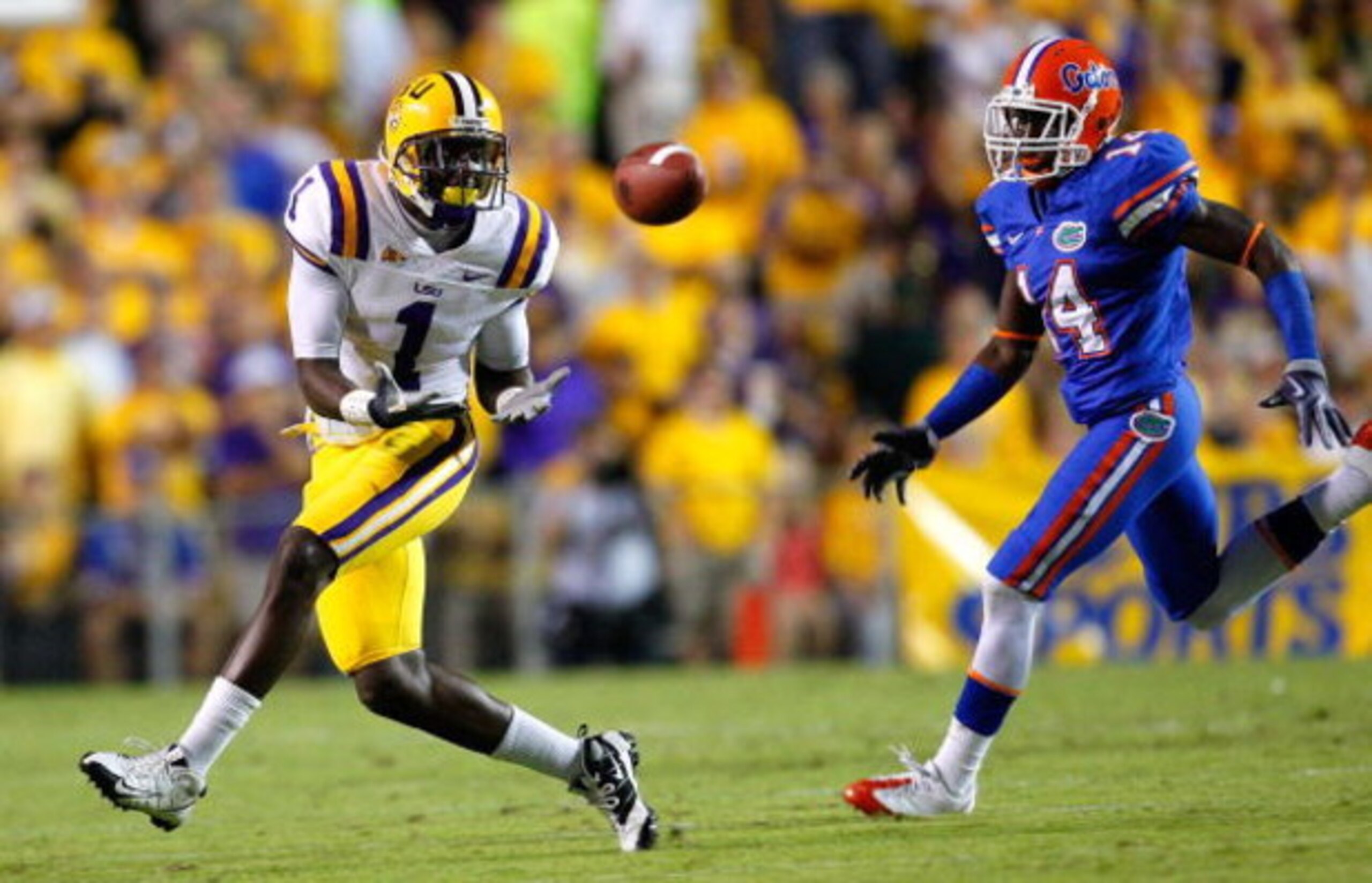 BATON ROUGE, LA - OCTOBER 10:  Brandon LaFell #1 of the Louisiana State University Tigers pulls in this reception against Markihe Anderson #14 of the Florida Gators at Tiger Stadium on October 10, 2009 in Baton Rouge, Louisiana.  (Photo by Kevin C. Cox/Ge